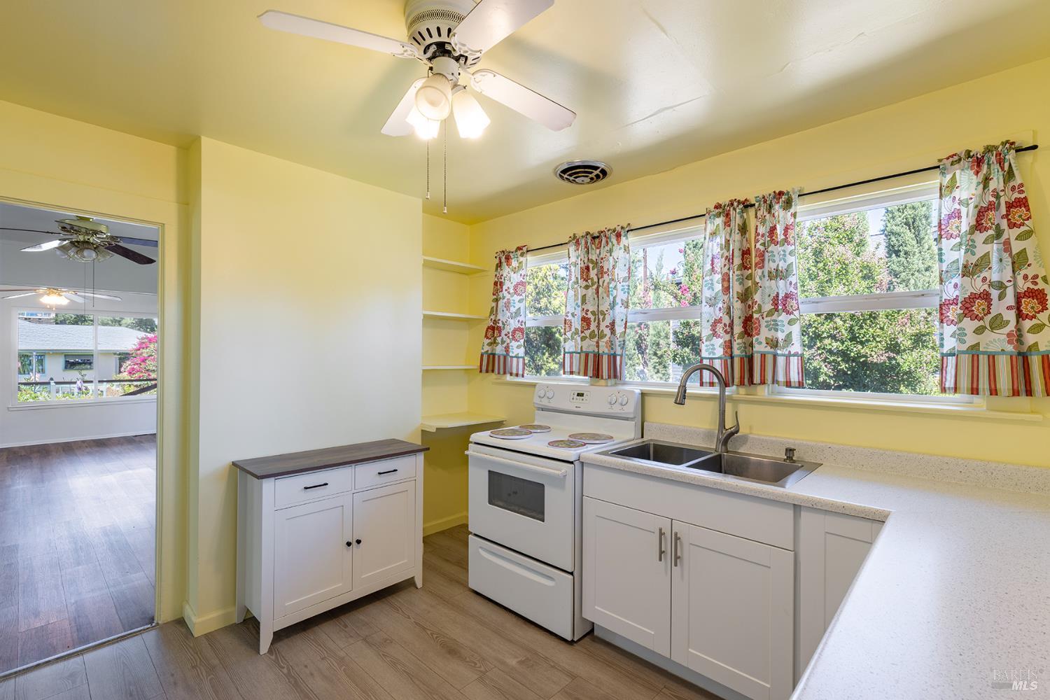 Detail Gallery Image 11 of 32 For 114 Powell Ave, Healdsburg,  CA 95448 - 5 Beds | 2 Baths