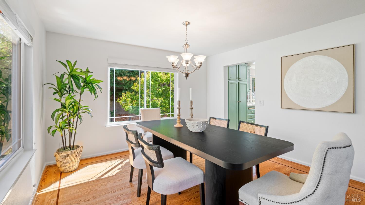 Detail Gallery Image 7 of 56 For 181 Dublin Ct, Petaluma,  CA 94952 - 4 Beds | 2/1 Baths