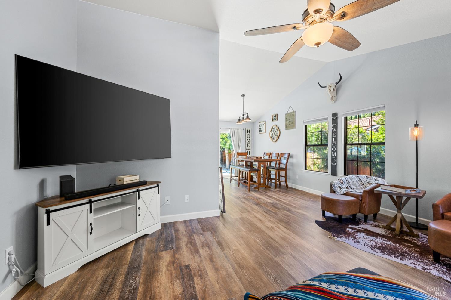 Detail Gallery Image 11 of 49 For 406 Stonecastle Way, Vacaville,  CA 95687 - 4 Beds | 2/1 Baths