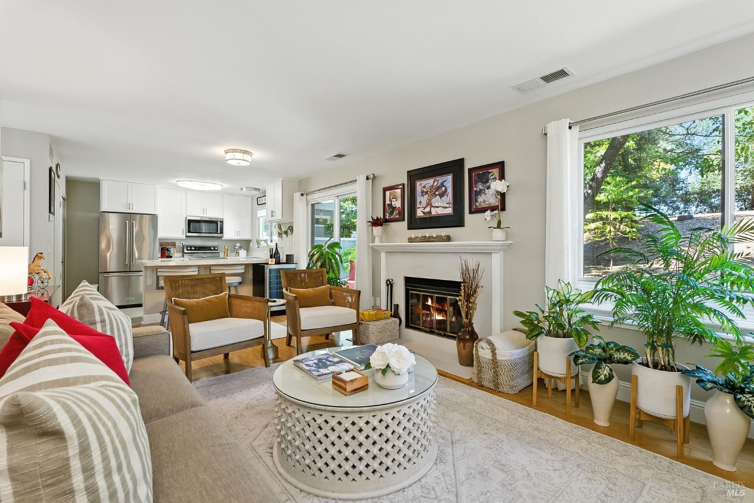 Detail Gallery Image 2 of 16 For 44 Hector Ln, Novato,  CA 94949 - 2 Beds | 1 Baths