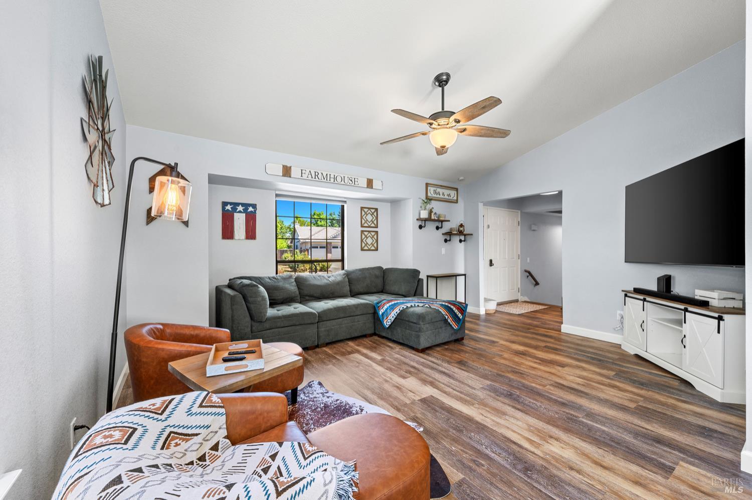Detail Gallery Image 14 of 49 For 406 Stonecastle Way, Vacaville,  CA 95687 - 4 Beds | 2/1 Baths