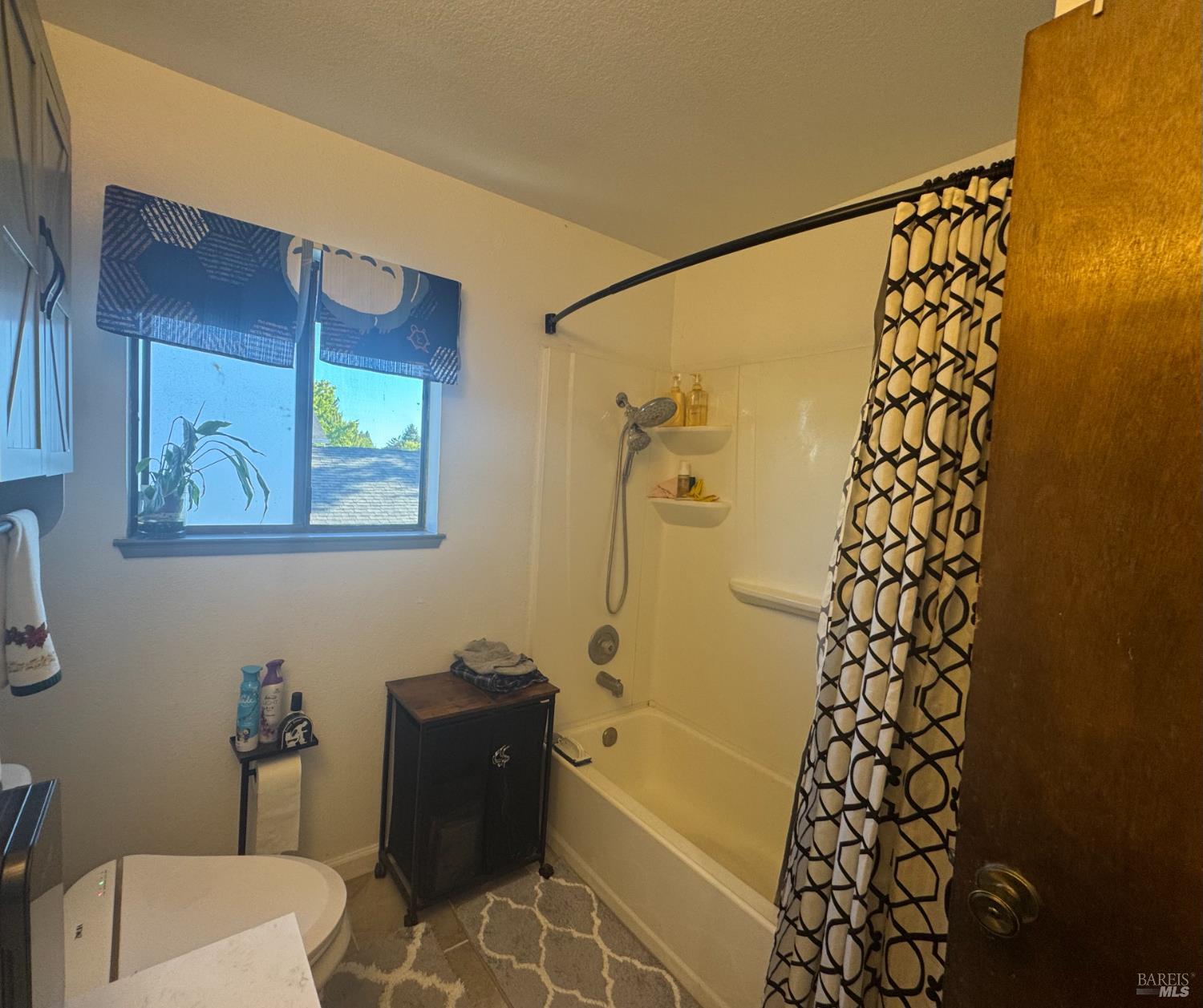 Detail Gallery Image 9 of 19 For 438 Rusty Dr, Santa Rosa,  CA 95401 - 4 Beds | 2 Baths