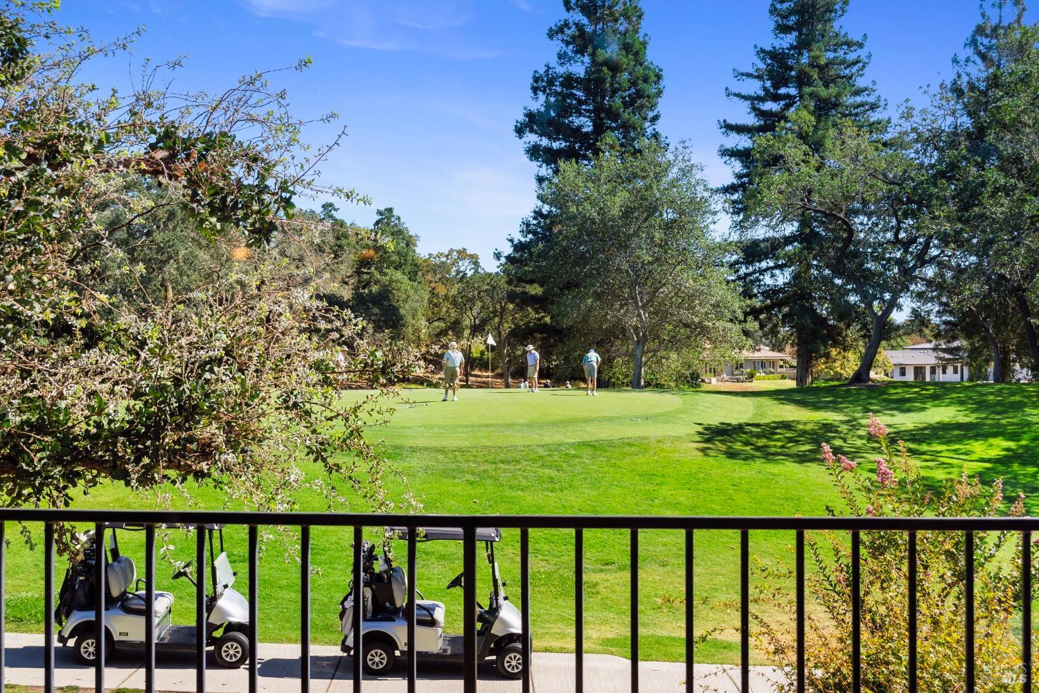 Detail Gallery Image 2 of 47 For 833 Augusta Cir, Napa,  CA 94558 - 2 Beds | 2 Baths