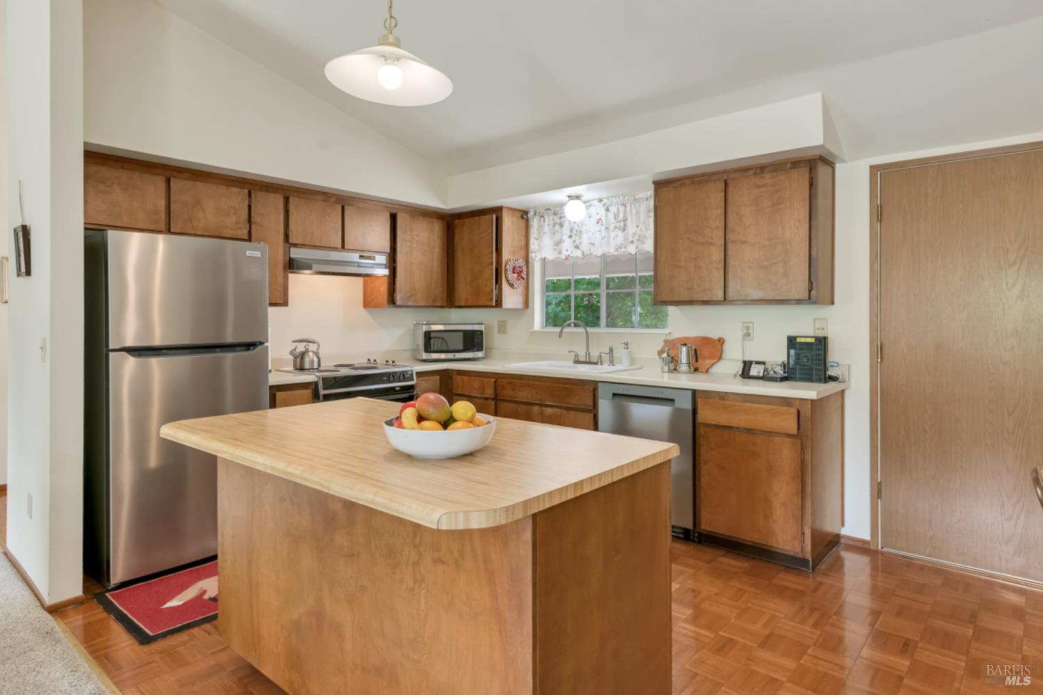 Detail Gallery Image 11 of 37 For 18498 Happy Ln, Sonoma,  CA 95476 - 2 Beds | 2 Baths