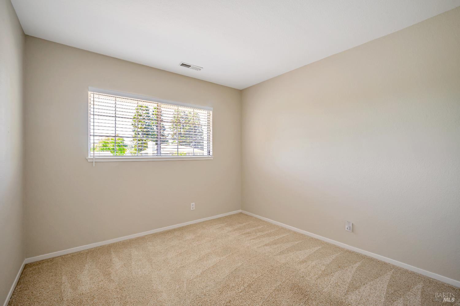 Detail Gallery Image 32 of 46 For 9616 Berkshire Way, Windsor,  CA 95492 - 3 Beds | 2/1 Baths