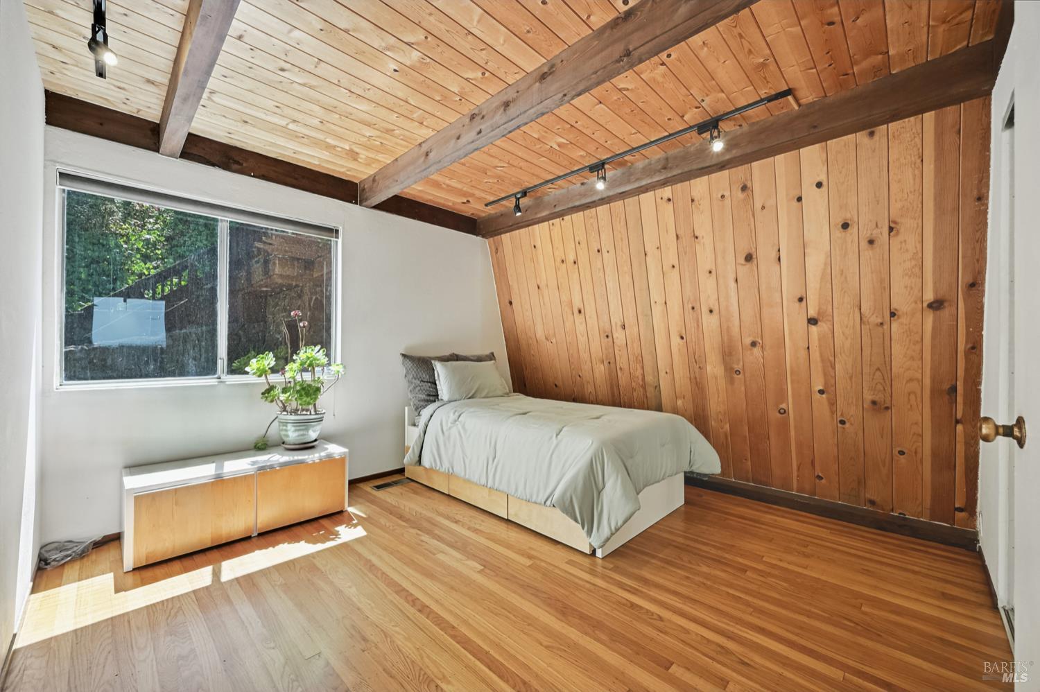 Detail Gallery Image 19 of 49 For 111 Glenside Way, San Rafael,  CA 94903 - 5 Beds | 4/1 Baths