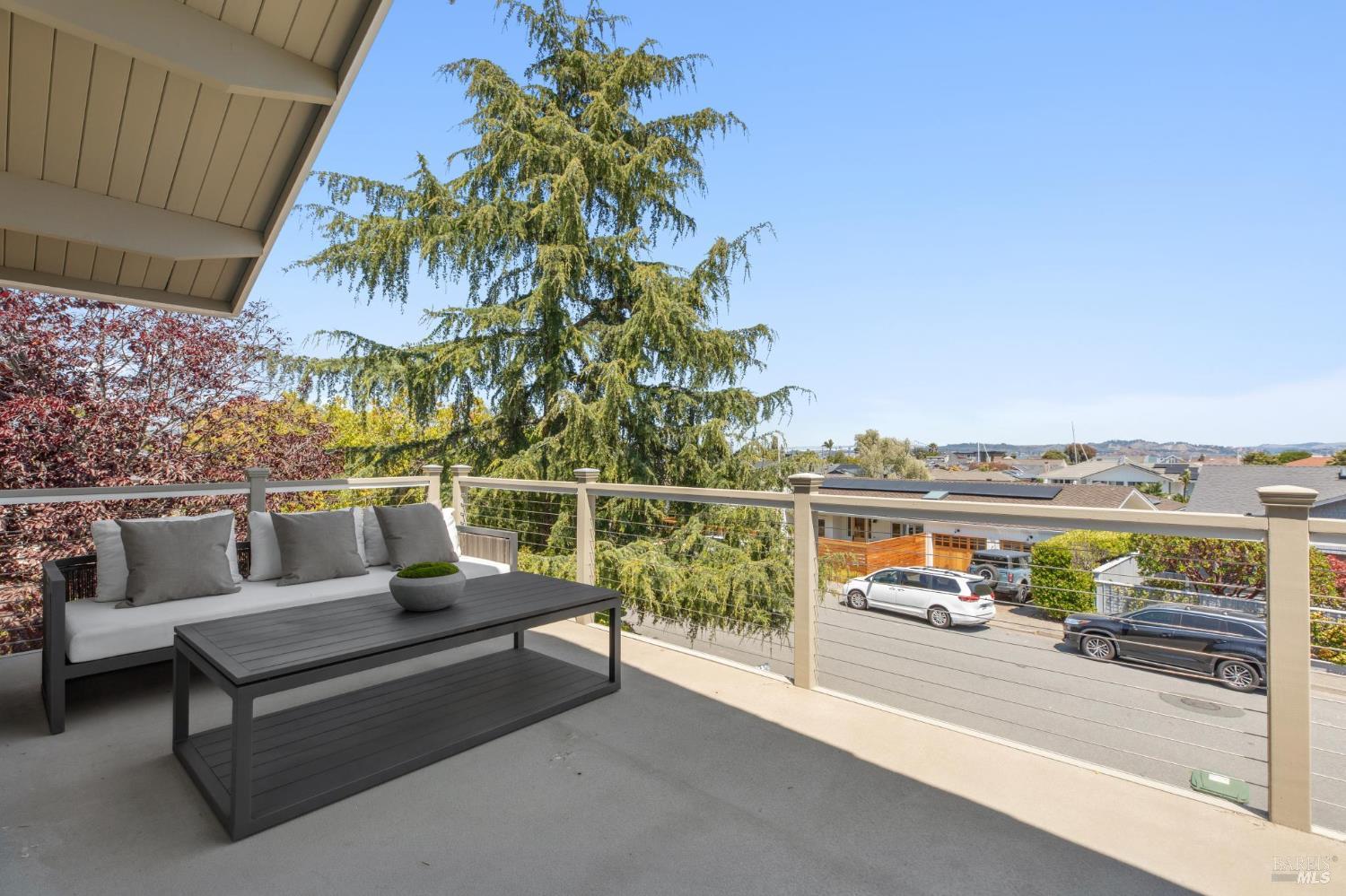 Detail Gallery Image 10 of 62 For 139 Trinidad Dr, Tiburon,  CA 94920 - 4 Beds | 2/1 Baths