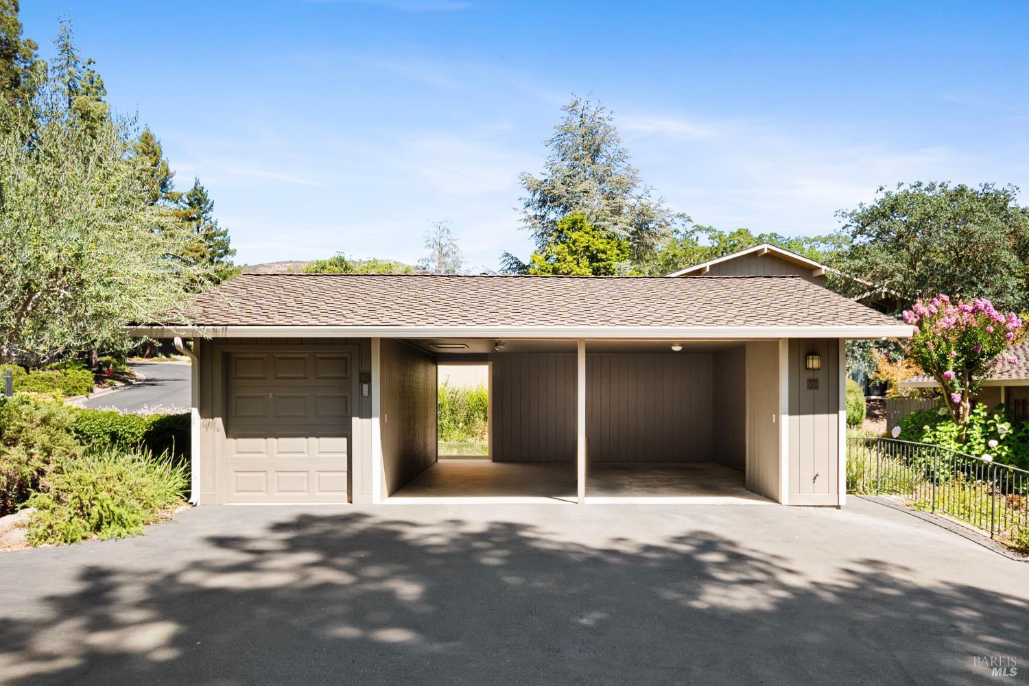 Detail Gallery Image 33 of 47 For 833 Augusta Cir, Napa,  CA 94558 - 2 Beds | 2 Baths