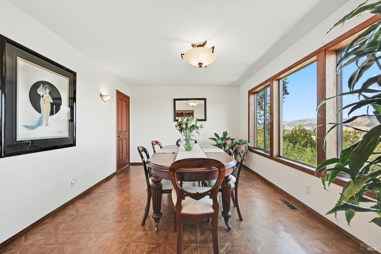 Detail Gallery Image 17 of 49 For 111 Glenside Way, San Rafael,  CA 94903 - 5 Beds | 4/1 Baths