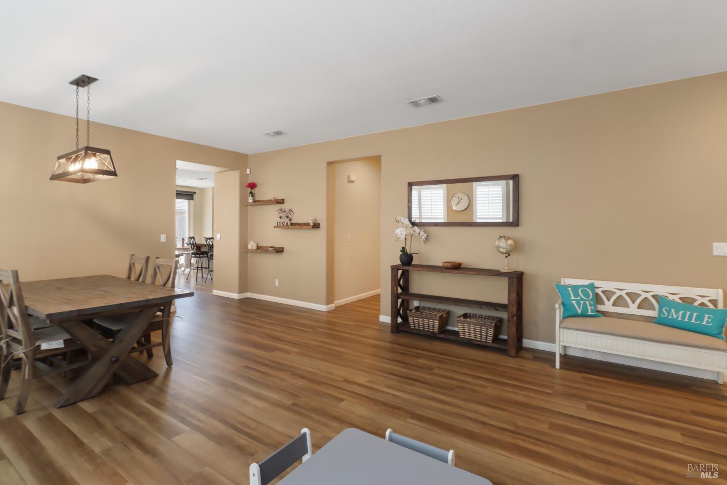 Detail Gallery Image 16 of 58 For 1105 Bello Dr, Dixon,  CA 95620 - 4 Beds | 2/1 Baths