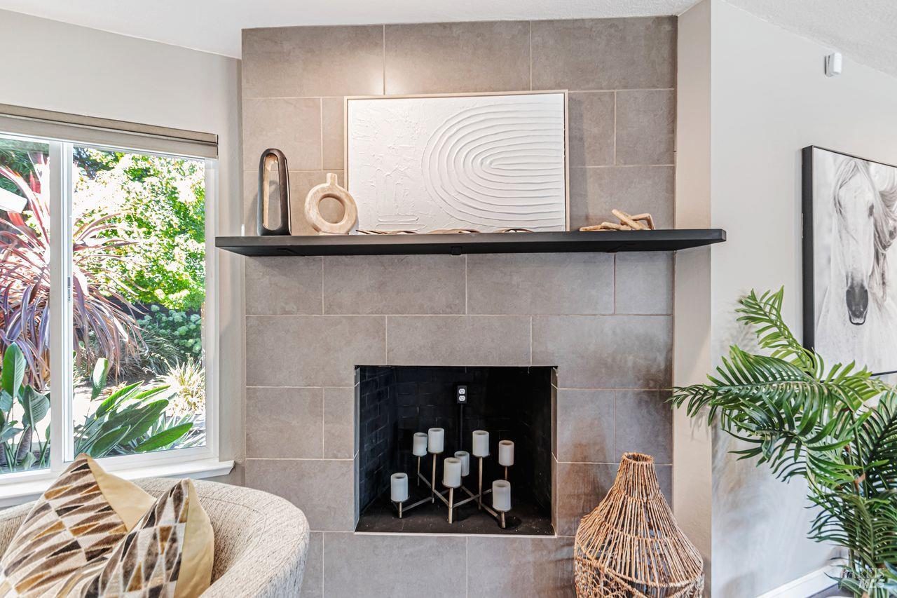 Detail Gallery Image 7 of 48 For 3641 Evergreen Rd, Santa Rosa,  CA 95405 - 4 Beds | 2 Baths