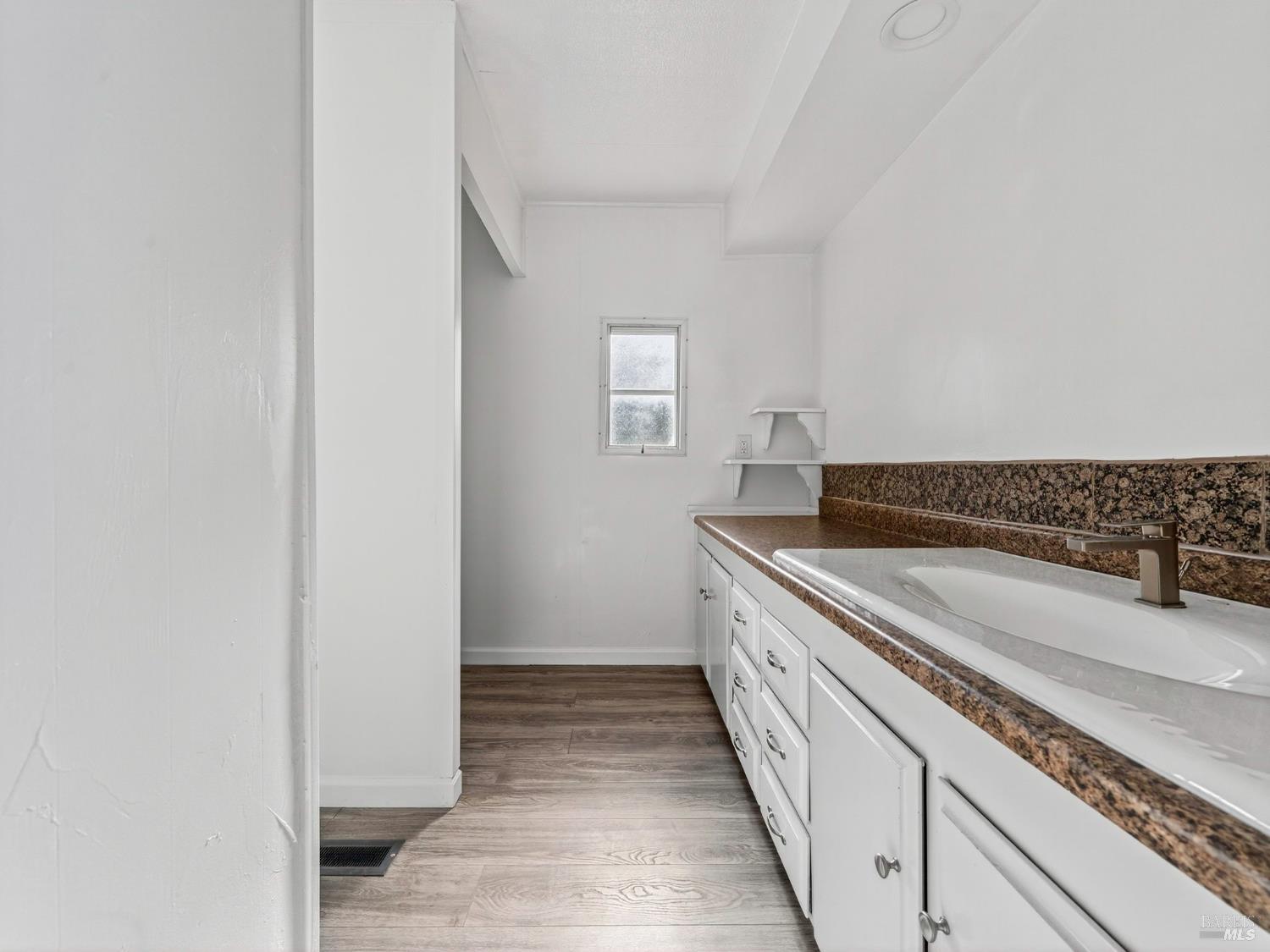 Detail Gallery Image 4 of 44 For 375 E Highway 20 Hwy 50, Upper Lake,  CA 95485 - 2 Beds | 2 Baths