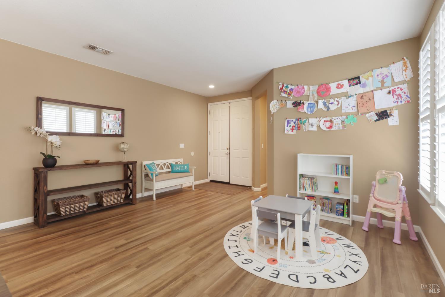 Detail Gallery Image 8 of 58 For 1105 Bello Dr, Dixon,  CA 95620 - 4 Beds | 2/1 Baths