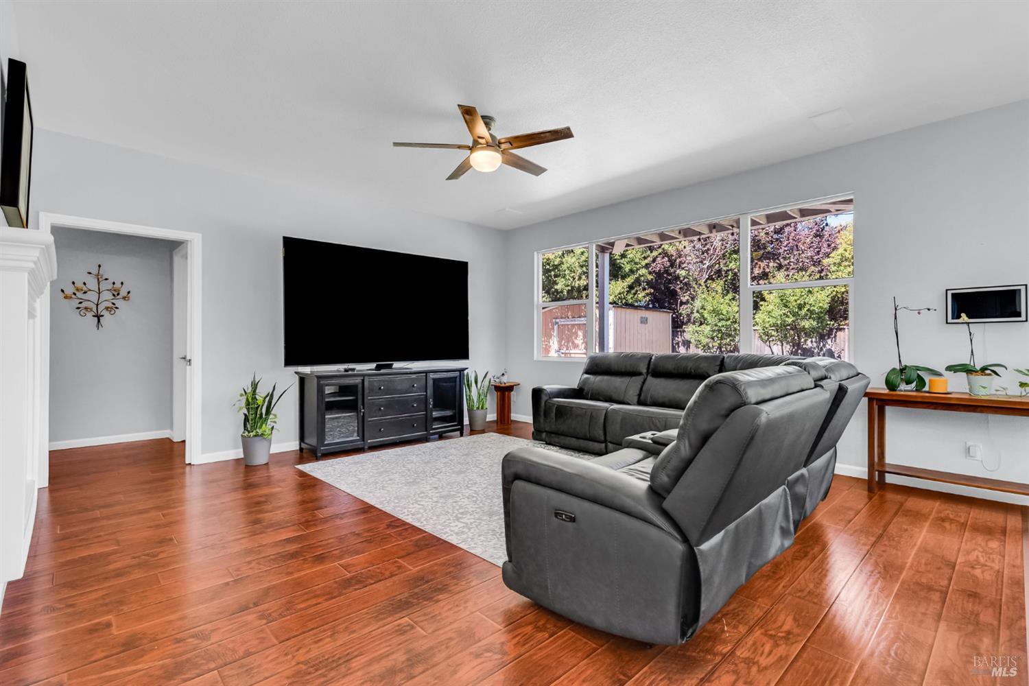 Detail Gallery Image 13 of 43 For 1946 Leaning Oak Ct, Fairfield,  CA 94534 - 5 Beds | 3 Baths