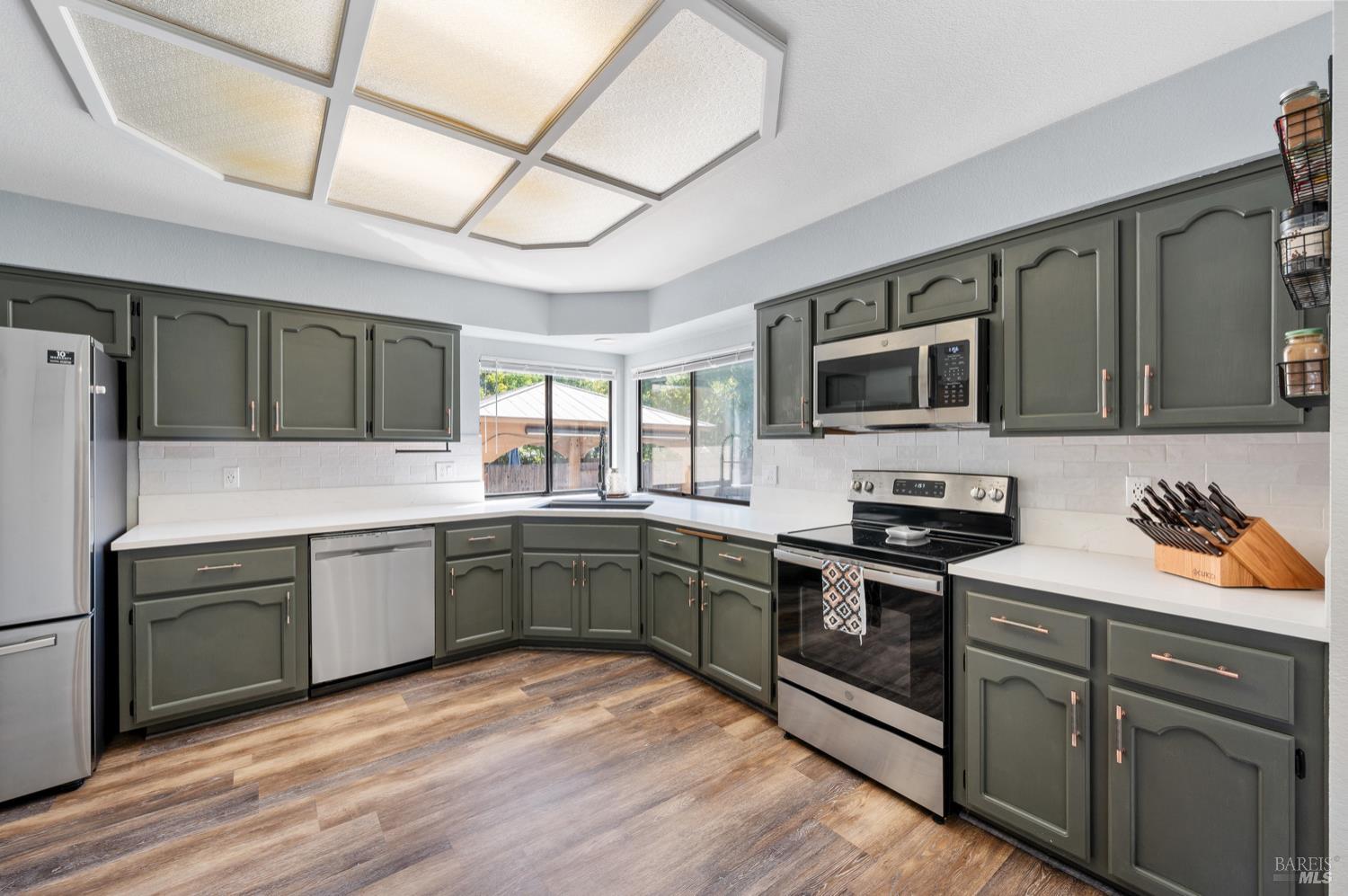 Detail Gallery Image 19 of 49 For 406 Stonecastle Way, Vacaville,  CA 95687 - 4 Beds | 2/1 Baths