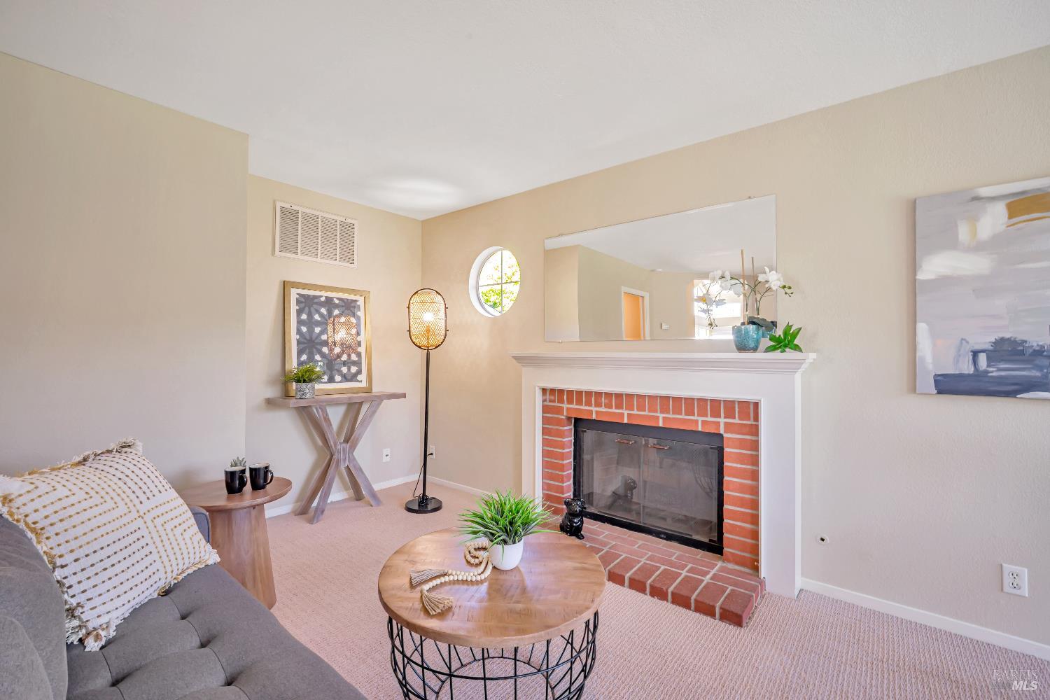 Detail Gallery Image 19 of 46 For 9616 Berkshire Way, Windsor,  CA 95492 - 3 Beds | 2/1 Baths