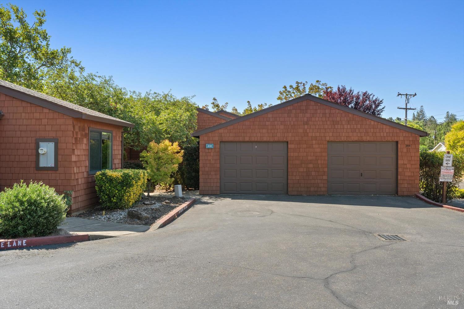 Detail Gallery Image 4 of 31 For 218 Indian Creek Dr, Santa Rosa,  CA 95409 - 2 Beds | 2 Baths
