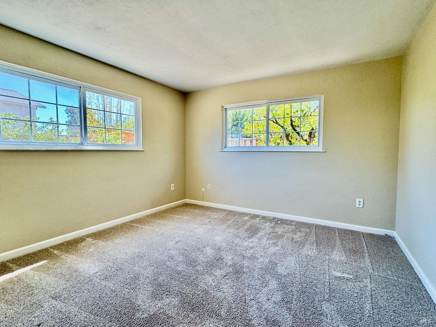 Detail Gallery Image 13 of 27 For 1971 Olive Ave, Saint Helena,  CA 94574 - 4 Beds | 3 Baths