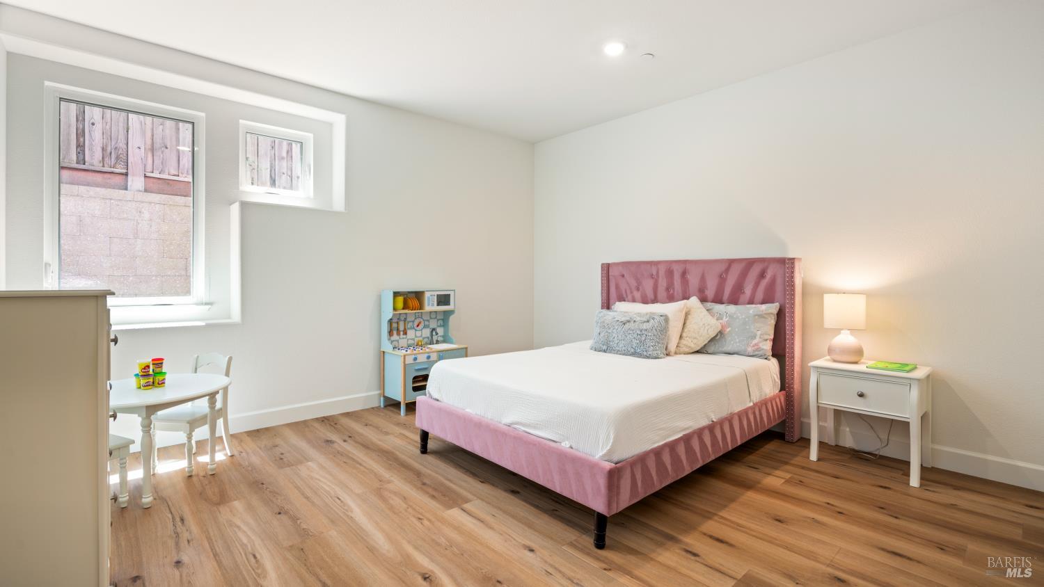 Detail Gallery Image 8 of 50 For 3 Lapis Ct, Petaluma,  CA 94952 - 3 Beds | 2/1 Baths