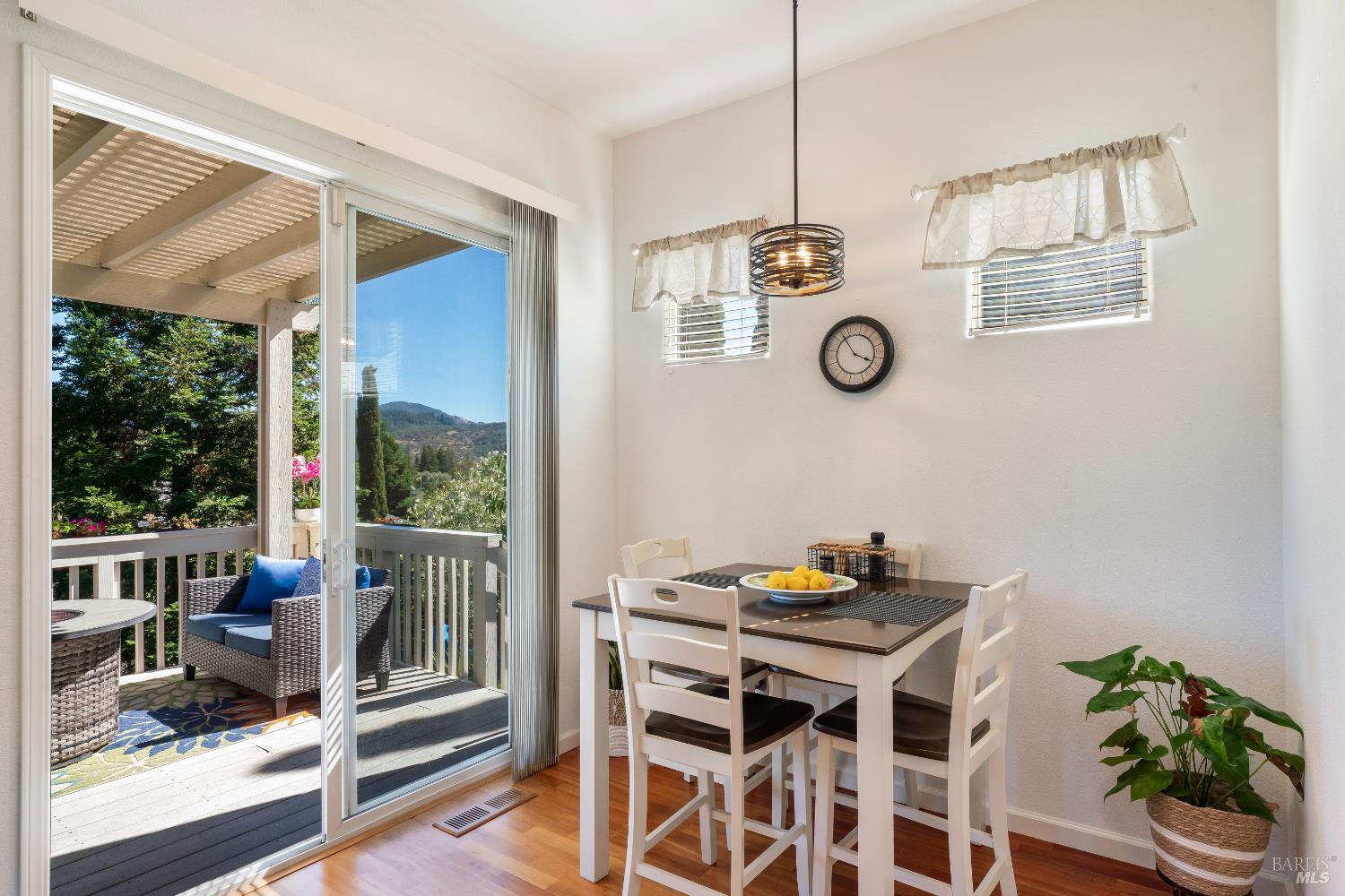 Detail Gallery Image 12 of 33 For 1416 Nighthawk Dr, Santa Rosa,  CA 95409 - 3 Beds | 2/1 Baths