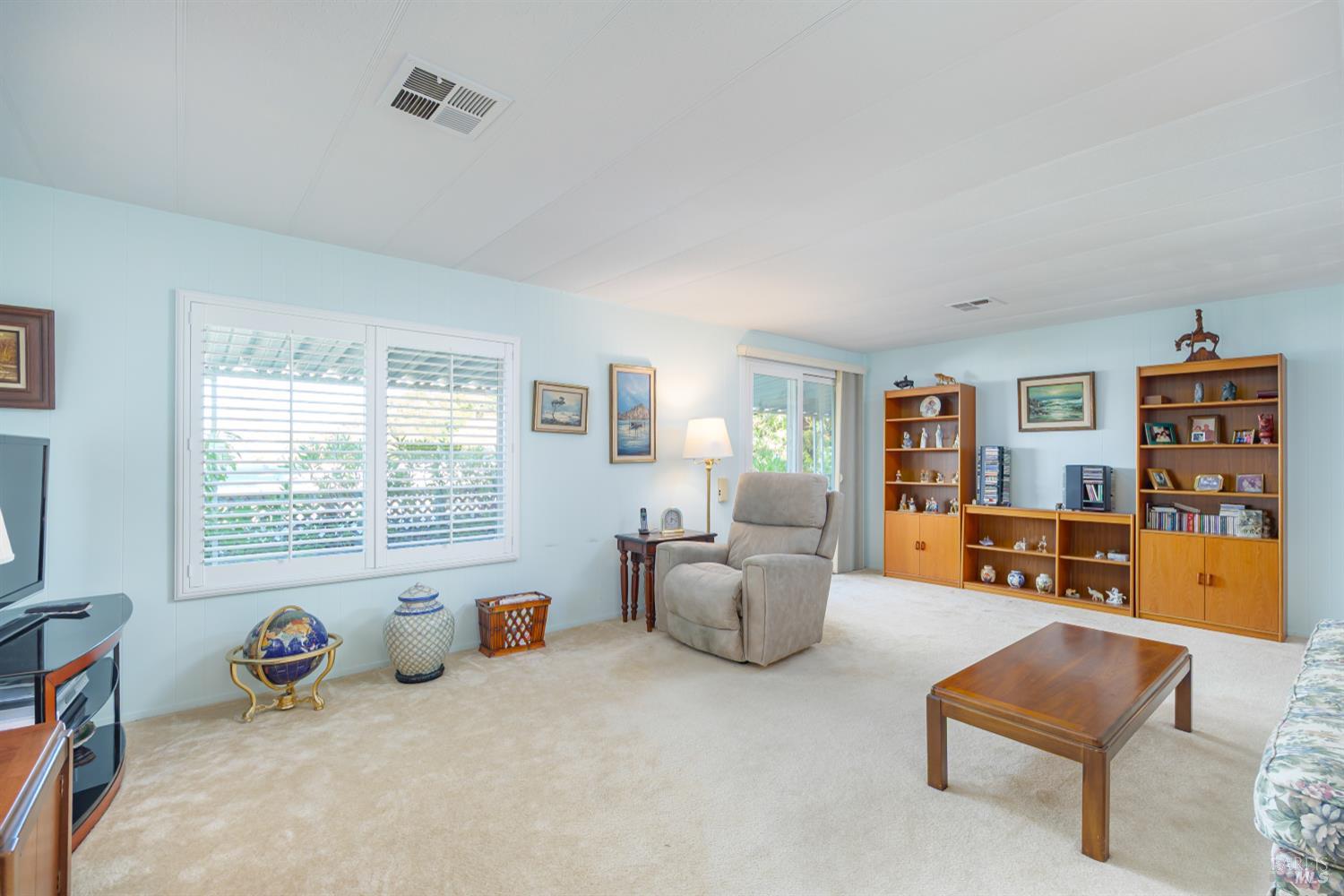 Detail Gallery Image 4 of 17 For 16 Marin Valley Dr, Novato,  CA 94949 - 2 Beds | 2 Baths