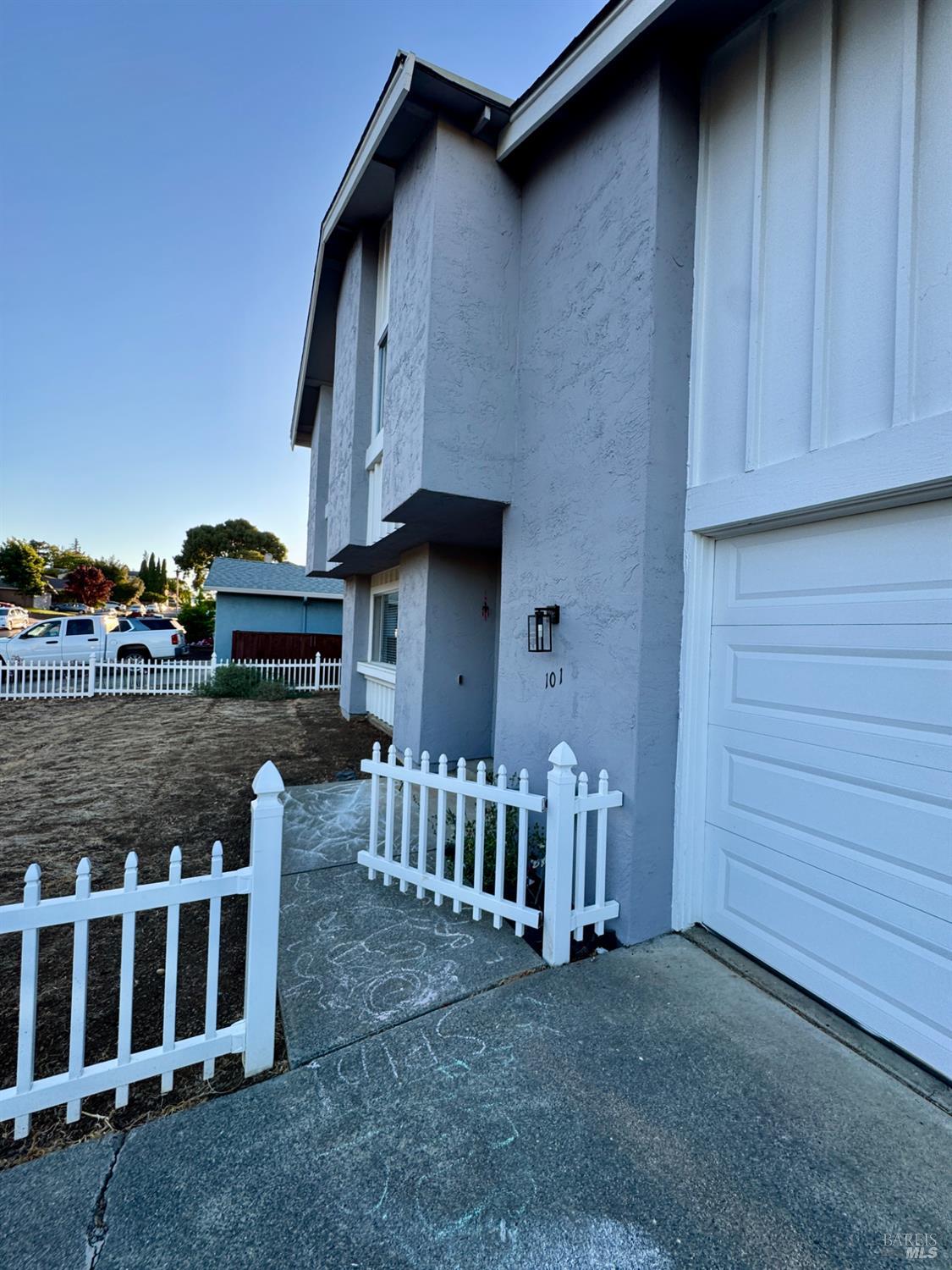 Detail Gallery Image 3 of 35 For 101 Panorama Dr, Benicia,  CA 94510 - 3 Beds | 1/1 Baths