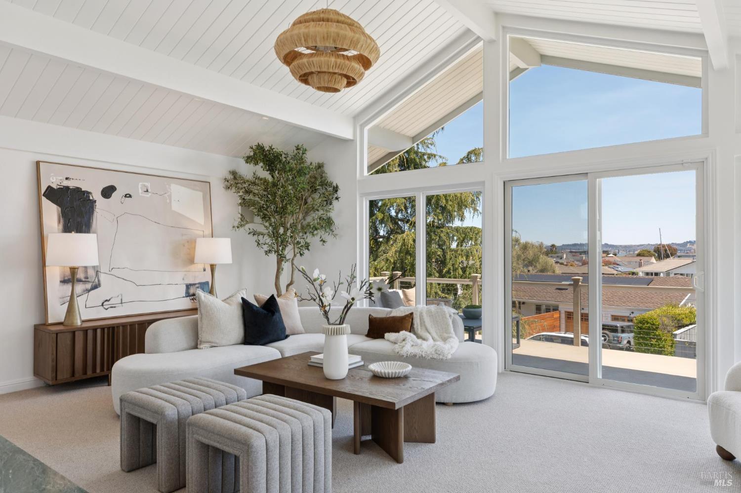 Detail Gallery Image 7 of 62 For 139 Trinidad Dr, Tiburon,  CA 94920 - 4 Beds | 2/1 Baths
