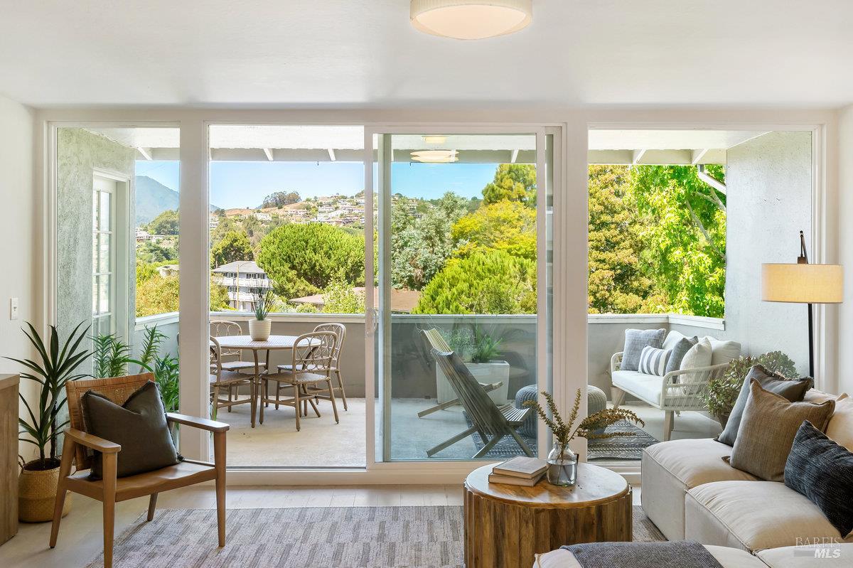 Detail Gallery Image 2 of 26 For 10 Andrew Dr #61,  Tiburon,  CA 94920 - 2 Beds | 1 Baths