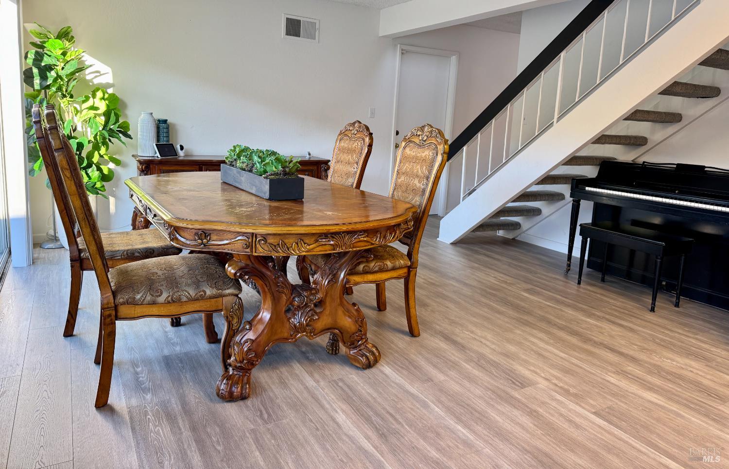 Detail Gallery Image 13 of 35 For 101 Panorama Dr, Benicia,  CA 94510 - 3 Beds | 1/1 Baths