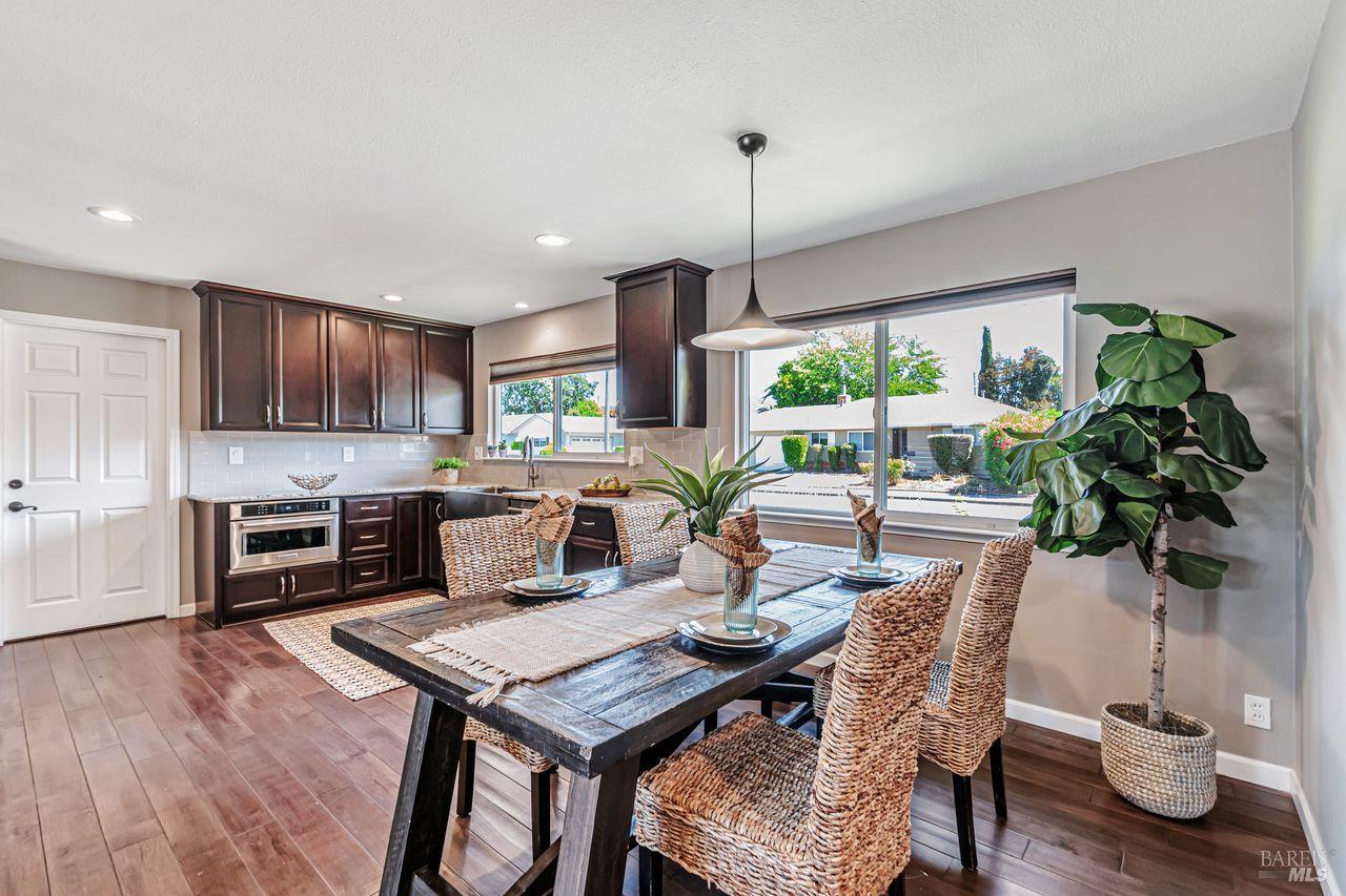 Detail Gallery Image 15 of 48 For 3641 Evergreen Rd, Santa Rosa,  CA 95405 - 4 Beds | 2 Baths