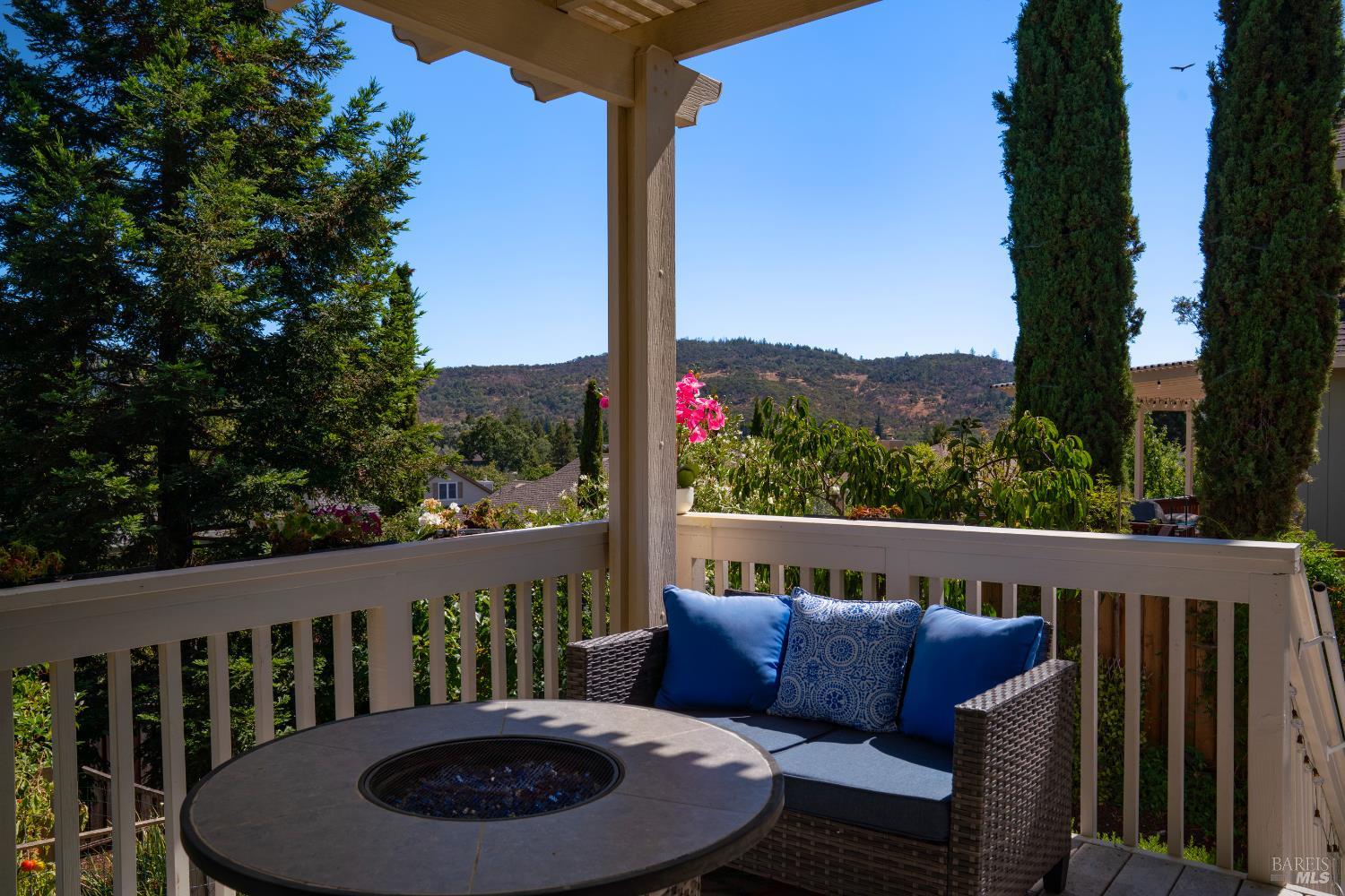 Detail Gallery Image 3 of 33 For 1416 Nighthawk Dr, Santa Rosa,  CA 95409 - 3 Beds | 2/1 Baths