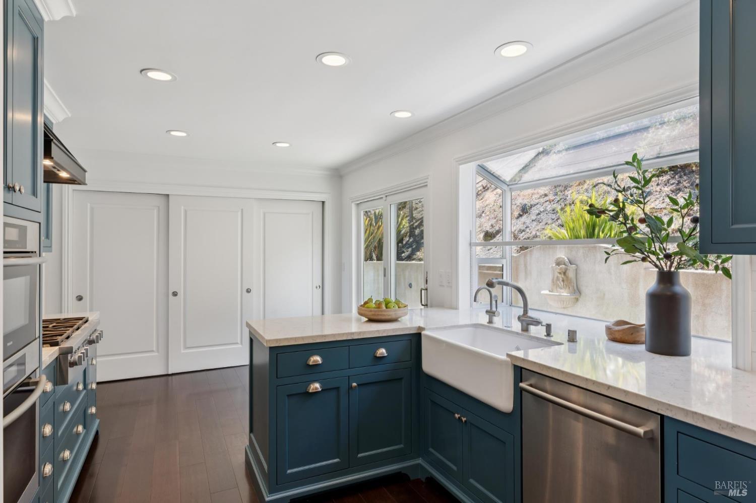 Detail Gallery Image 25 of 62 For 139 Trinidad Dr, Tiburon,  CA 94920 - 4 Beds | 2/1 Baths