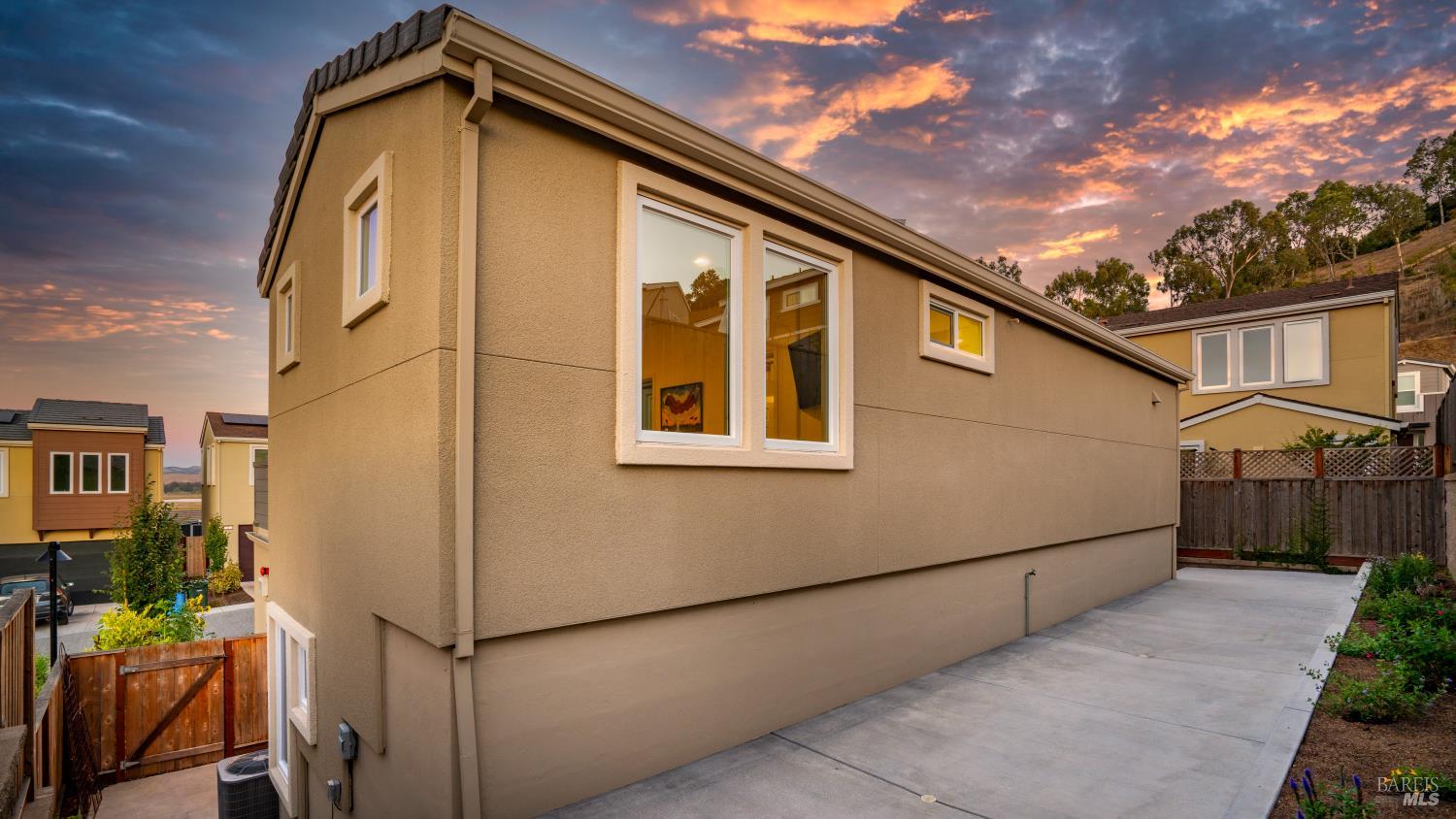 Detail Gallery Image 34 of 50 For 3 Lapis Ct, Petaluma,  CA 94952 - 3 Beds | 2/1 Baths