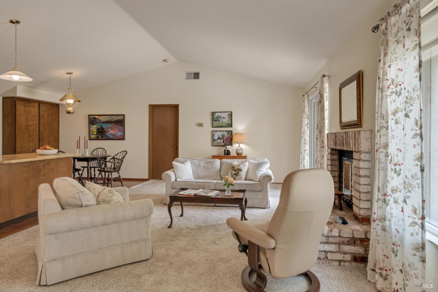 Detail Gallery Image 8 of 37 For 18498 Happy Ln, Sonoma,  CA 95476 - 2 Beds | 2 Baths