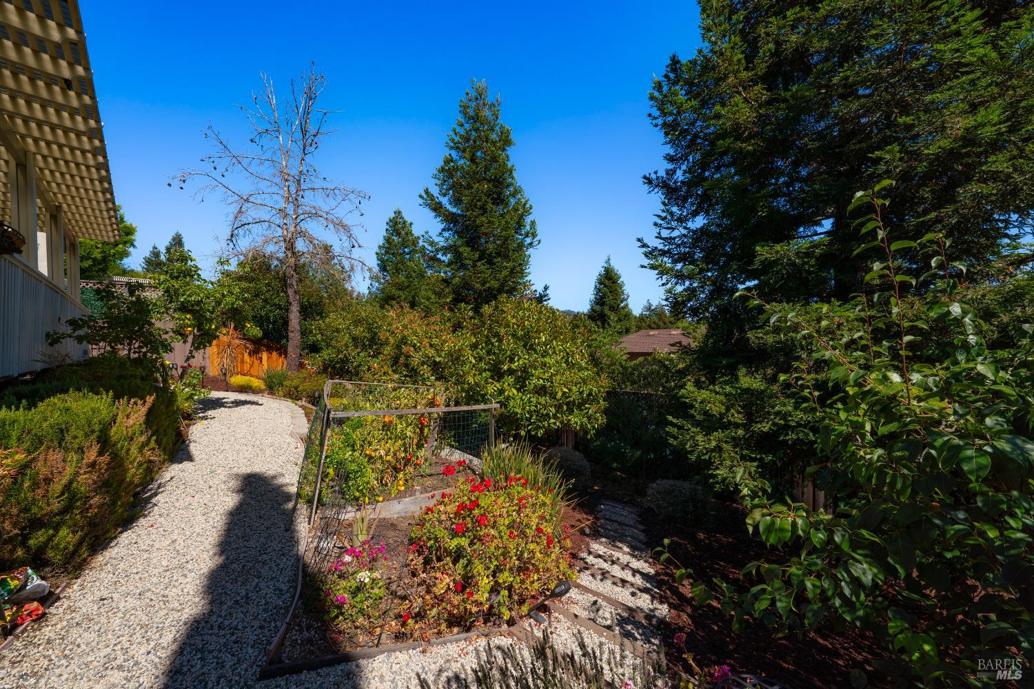 Detail Gallery Image 29 of 33 For 1416 Nighthawk Dr, Santa Rosa,  CA 95409 - 3 Beds | 2/1 Baths