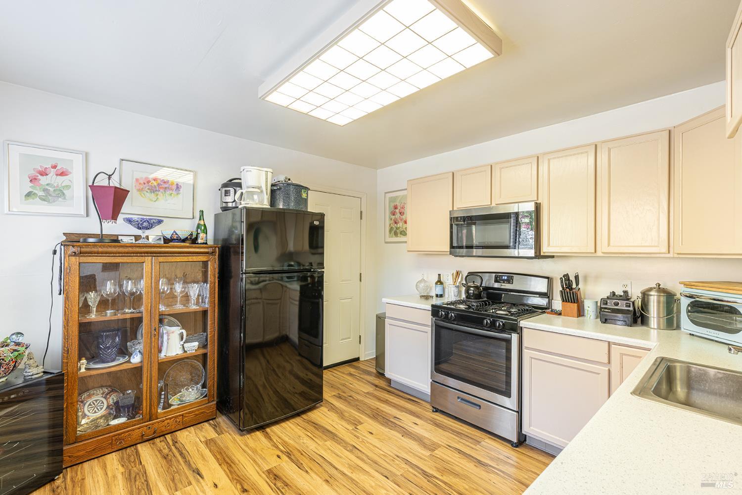 Detail Gallery Image 22 of 32 For 114 Powell Ave, Healdsburg,  CA 95448 - 5 Beds | 2 Baths