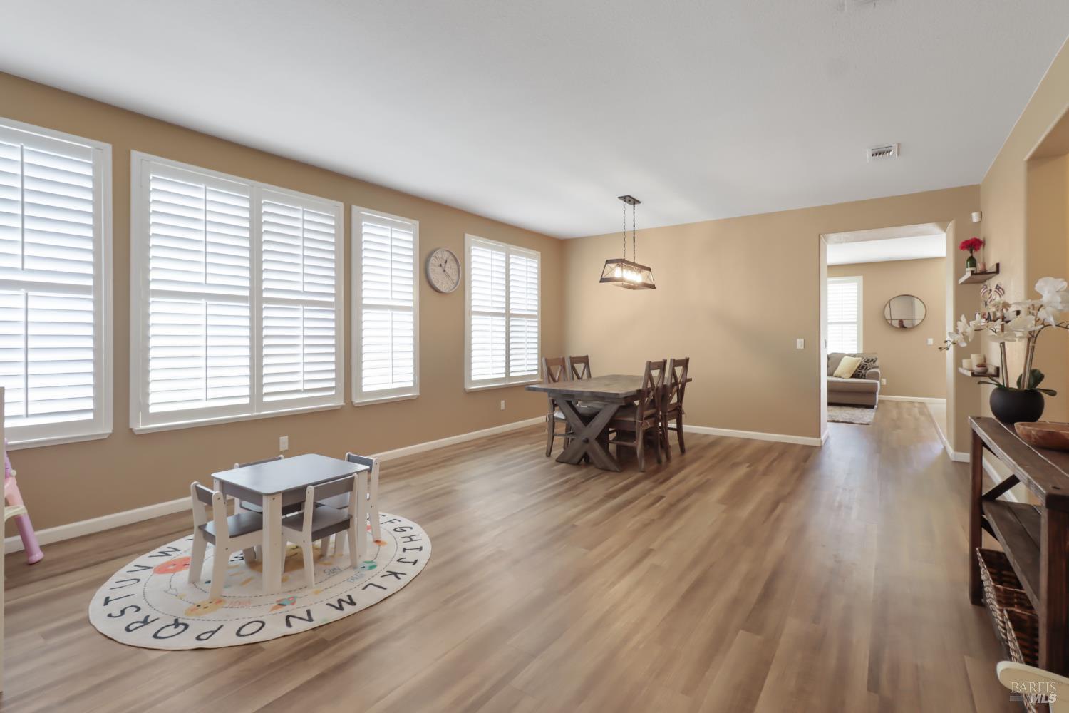Detail Gallery Image 14 of 58 For 1105 Bello Dr, Dixon,  CA 95620 - 4 Beds | 2/1 Baths