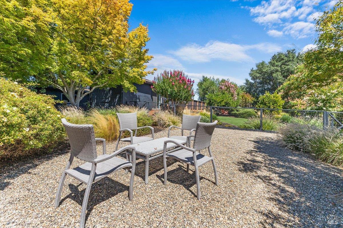 Detail Gallery Image 35 of 42 For 1208 Chiquita Rd, Healdsburg,  CA 95448 - 3 Beds | 3 Baths