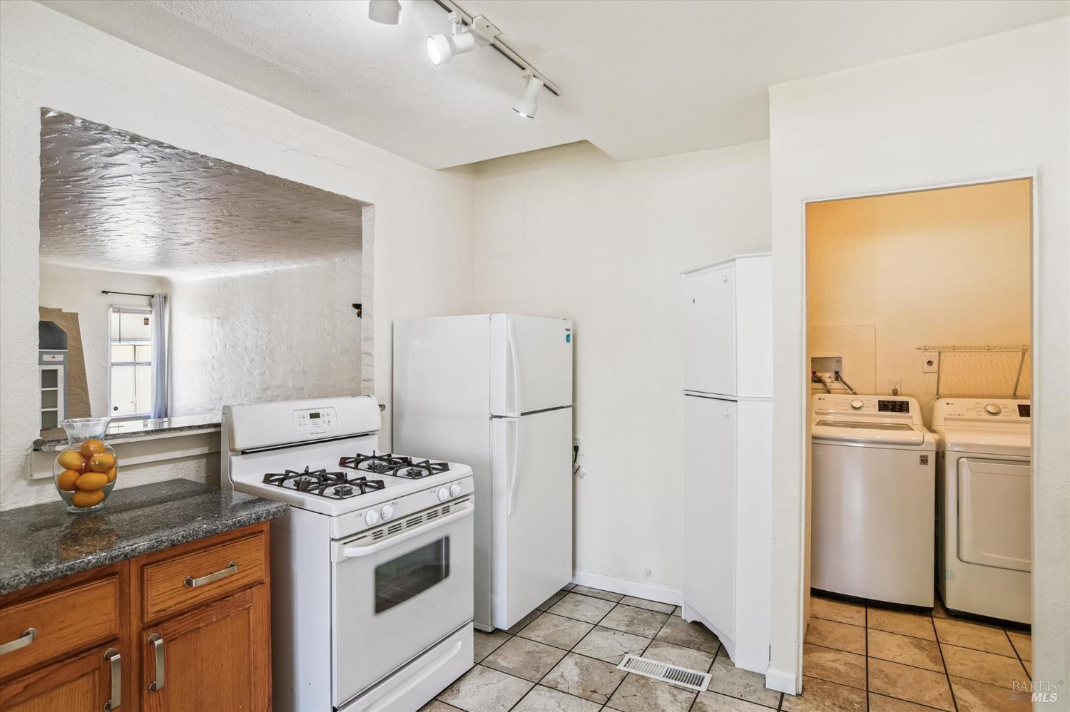 Detail Gallery Image 11 of 30 For 853 Benicia Rd, Vallejo,  CA 94591 - 2 Beds | 1 Baths
