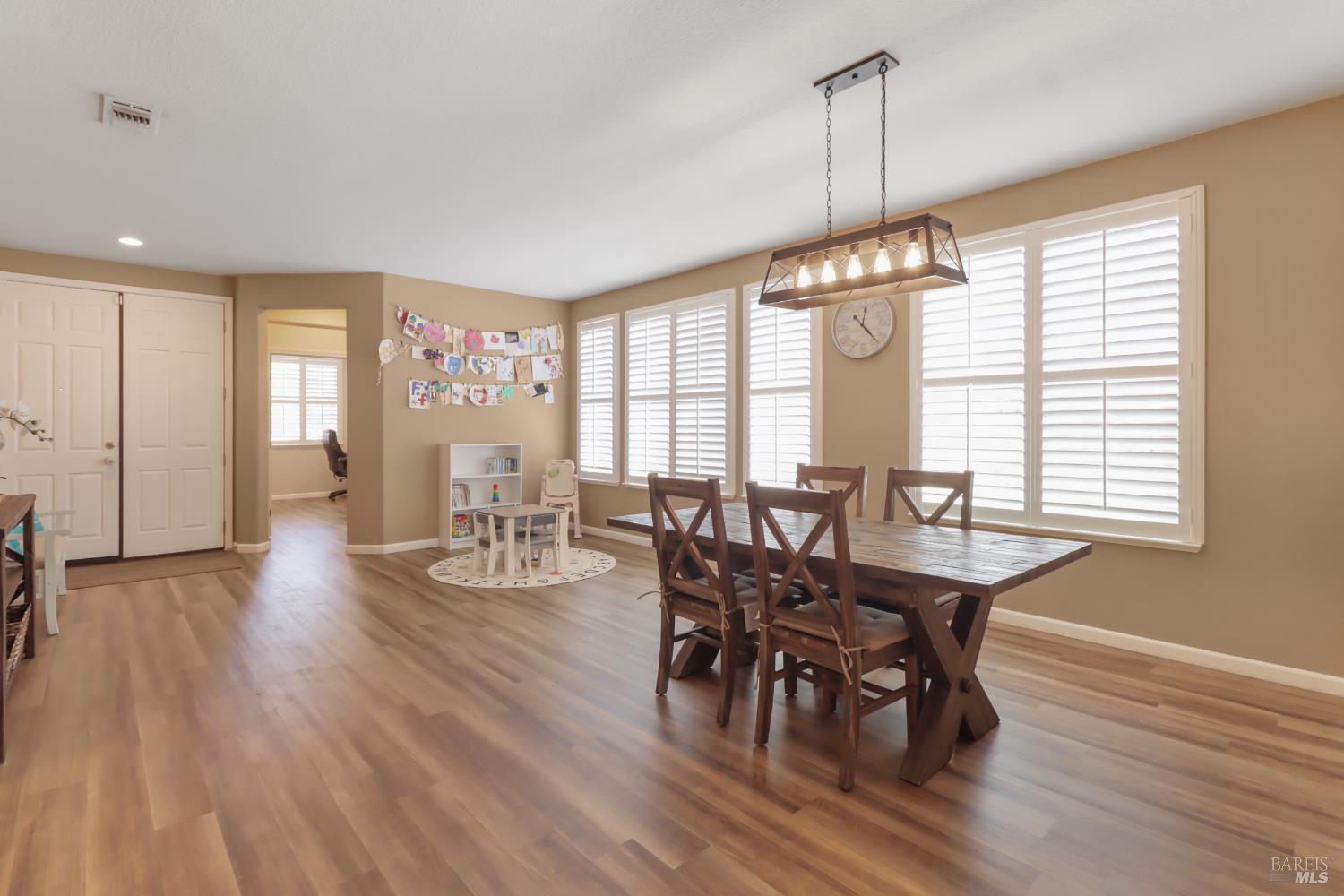 Detail Gallery Image 7 of 58 For 1105 Bello Dr, Dixon,  CA 95620 - 4 Beds | 2/1 Baths