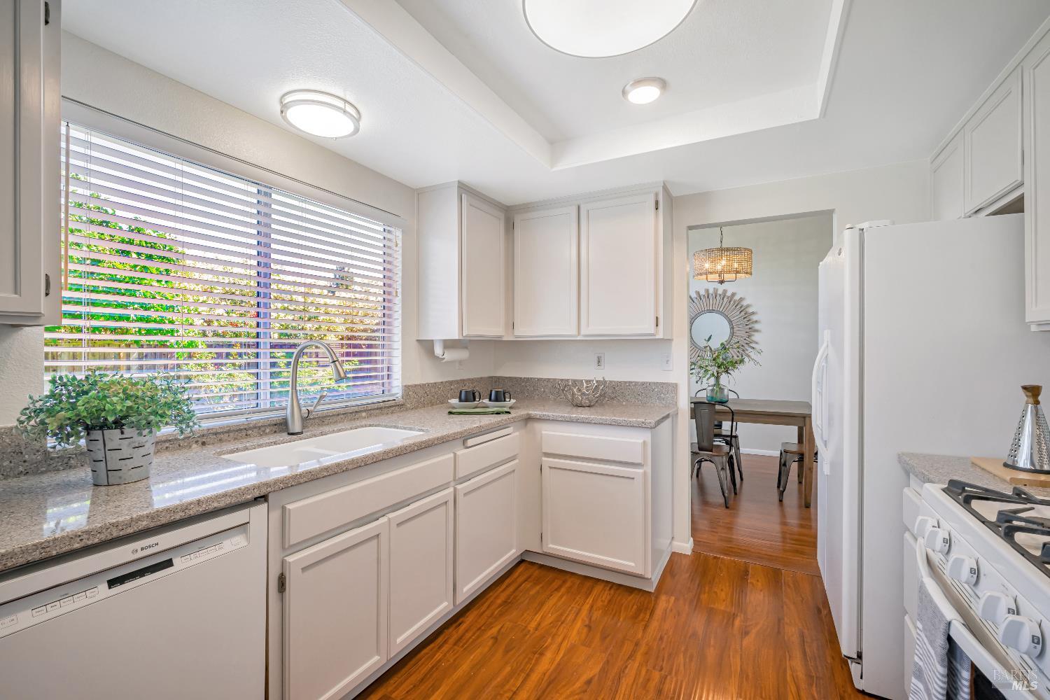 Detail Gallery Image 10 of 46 For 9616 Berkshire Way, Windsor,  CA 95492 - 3 Beds | 2/1 Baths
