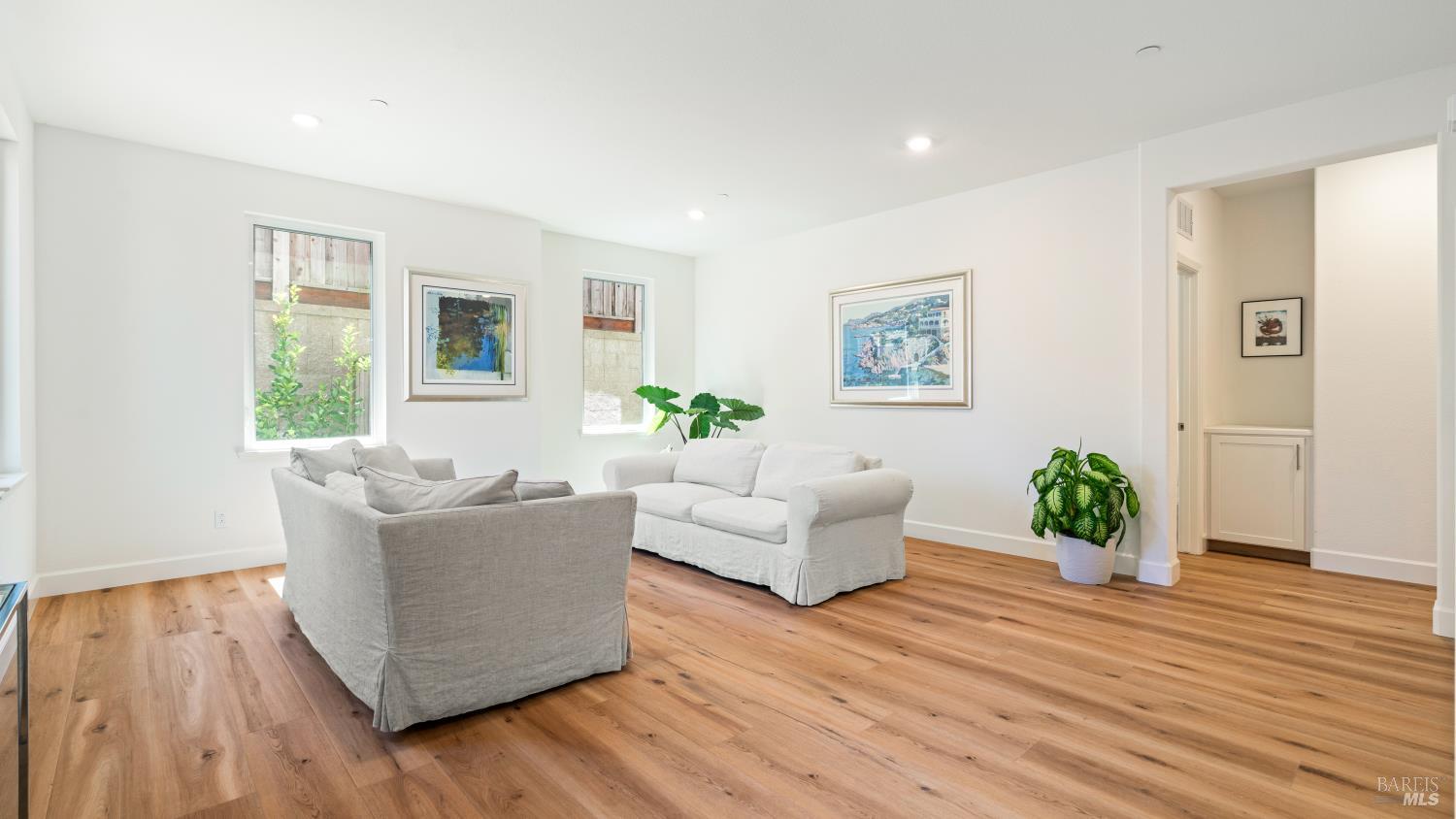 Detail Gallery Image 6 of 50 For 3 Lapis Ct, Petaluma,  CA 94952 - 3 Beds | 2/1 Baths