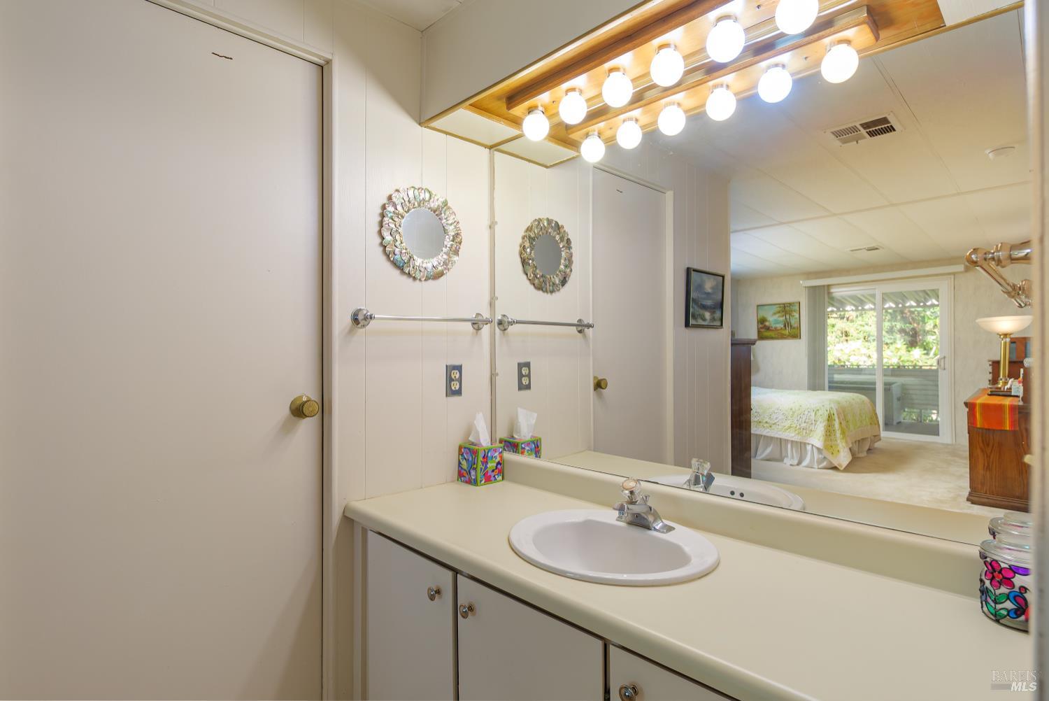 Detail Gallery Image 10 of 17 For 16 Marin Valley Dr, Novato,  CA 94949 - 2 Beds | 2 Baths