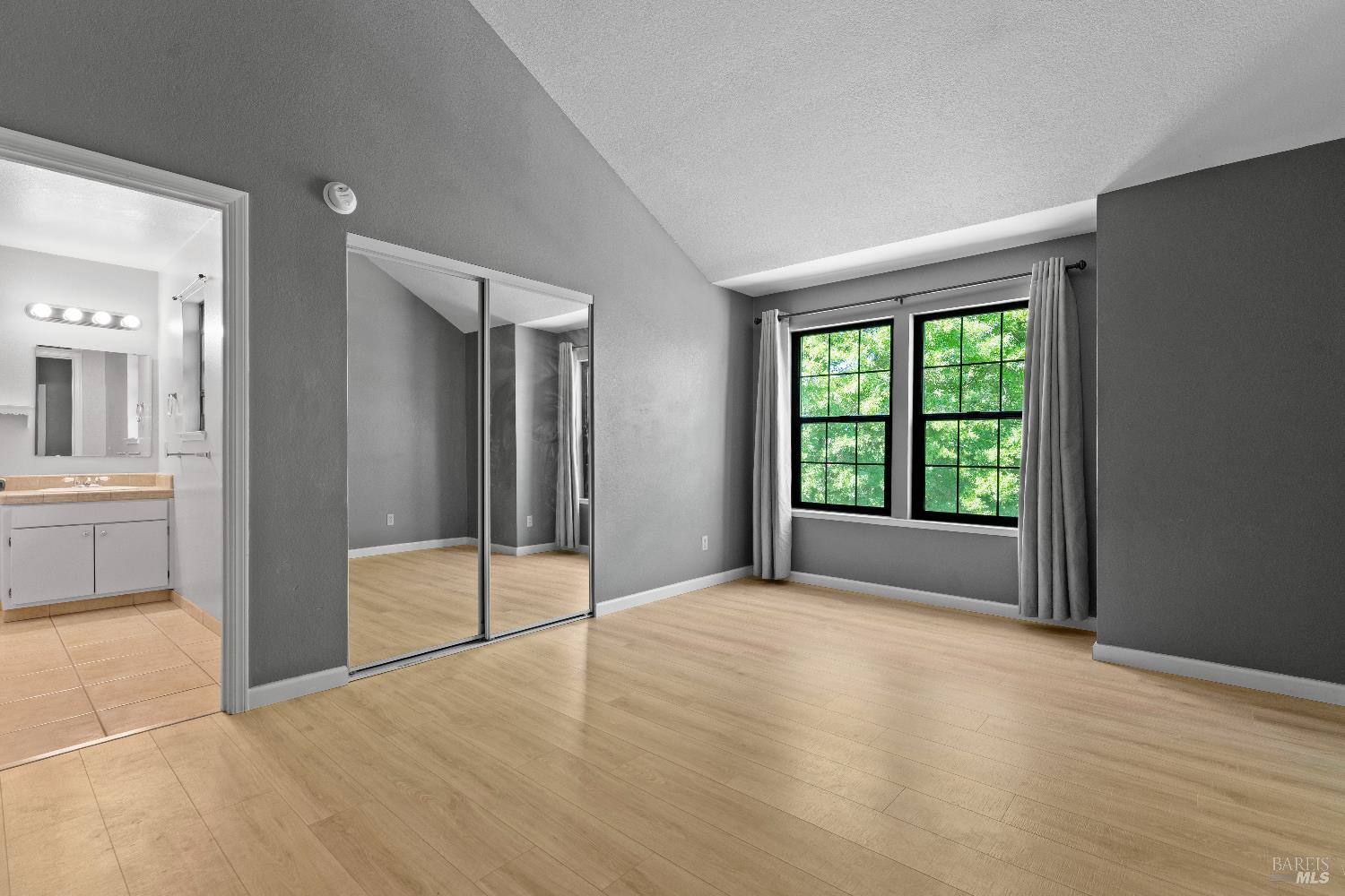 Detail Gallery Image 10 of 23 For 164 N Dutton Ave, Santa Rosa,  CA 95401 - 3 Beds | 2/1 Baths