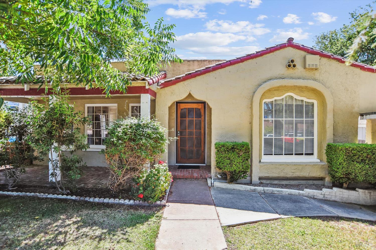 Detail Gallery Image 1 of 30 For 853 Benicia Rd, Vallejo,  CA 94591 - 2 Beds | 1 Baths