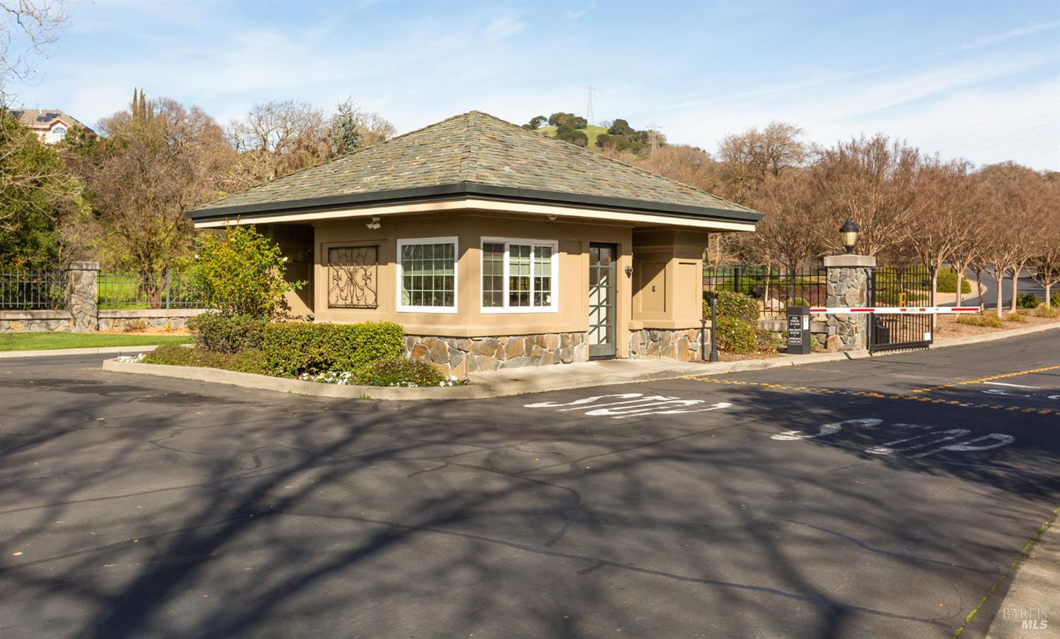 Detail Gallery Image 13 of 39 For 743 Bridle Ridge Ct, Fairfield,  CA 94534 - – Beds | – Baths