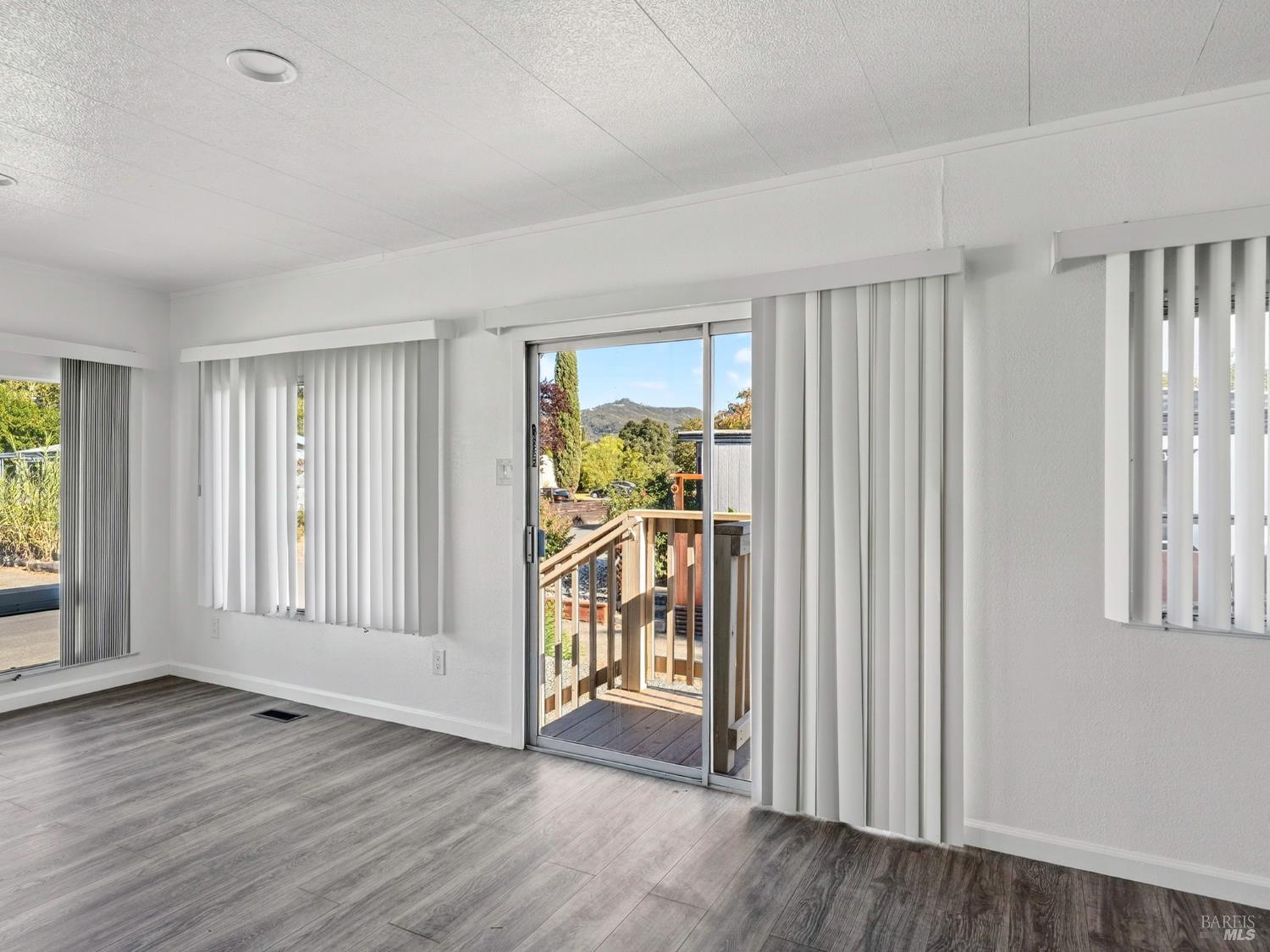 Detail Gallery Image 22 of 44 For 375 E Highway 20 Hwy 50, Upper Lake,  CA 95485 - 2 Beds | 2 Baths