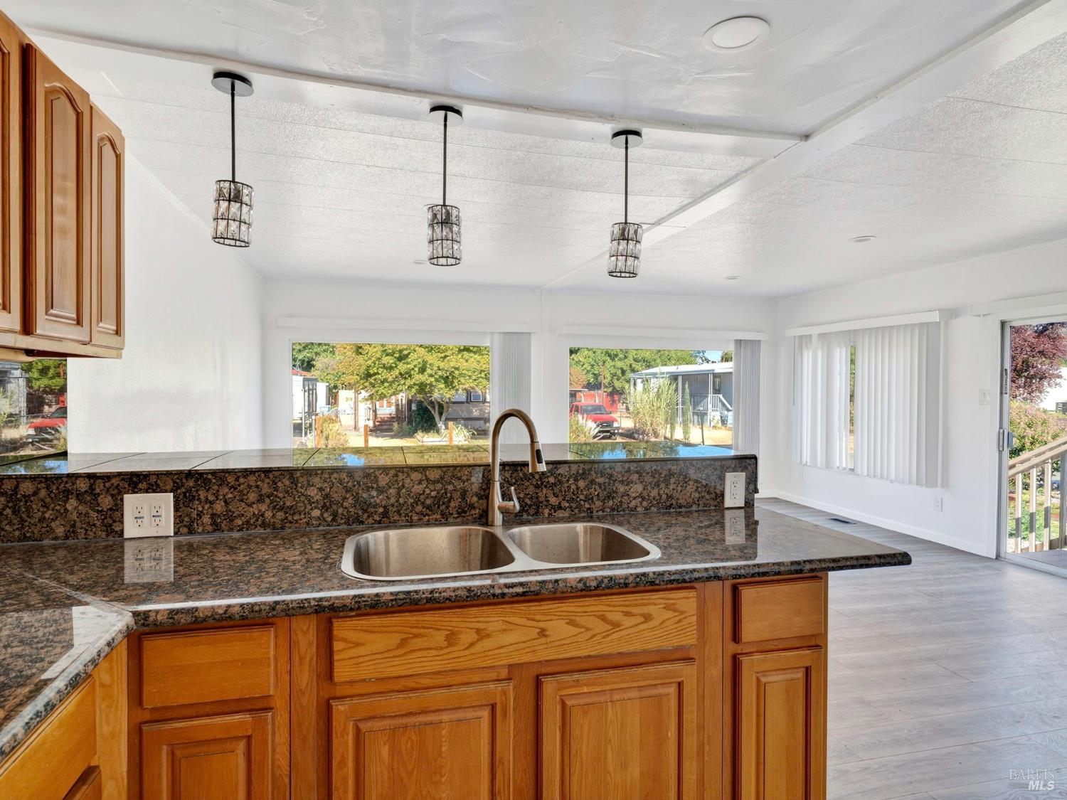 Detail Gallery Image 19 of 44 For 375 E Highway 20 Hwy 50, Upper Lake,  CA 95485 - 2 Beds | 2 Baths