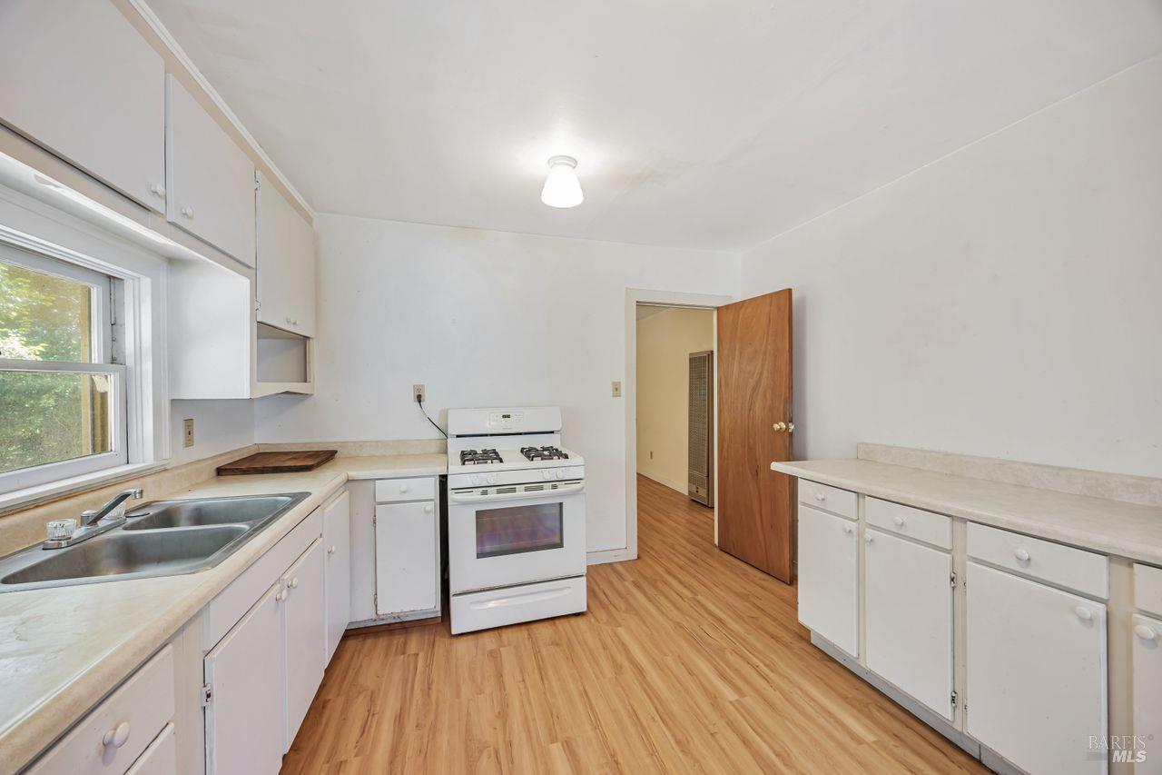 Detail Gallery Image 8 of 38 For 740 First St, Sebastopol,  CA 95472 - 2 Beds | 1 Baths
