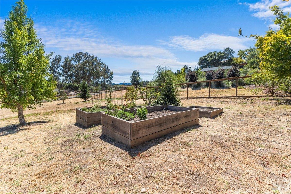 Detail Gallery Image 36 of 42 For 1208 Chiquita Rd, Healdsburg,  CA 95448 - 3 Beds | 3 Baths